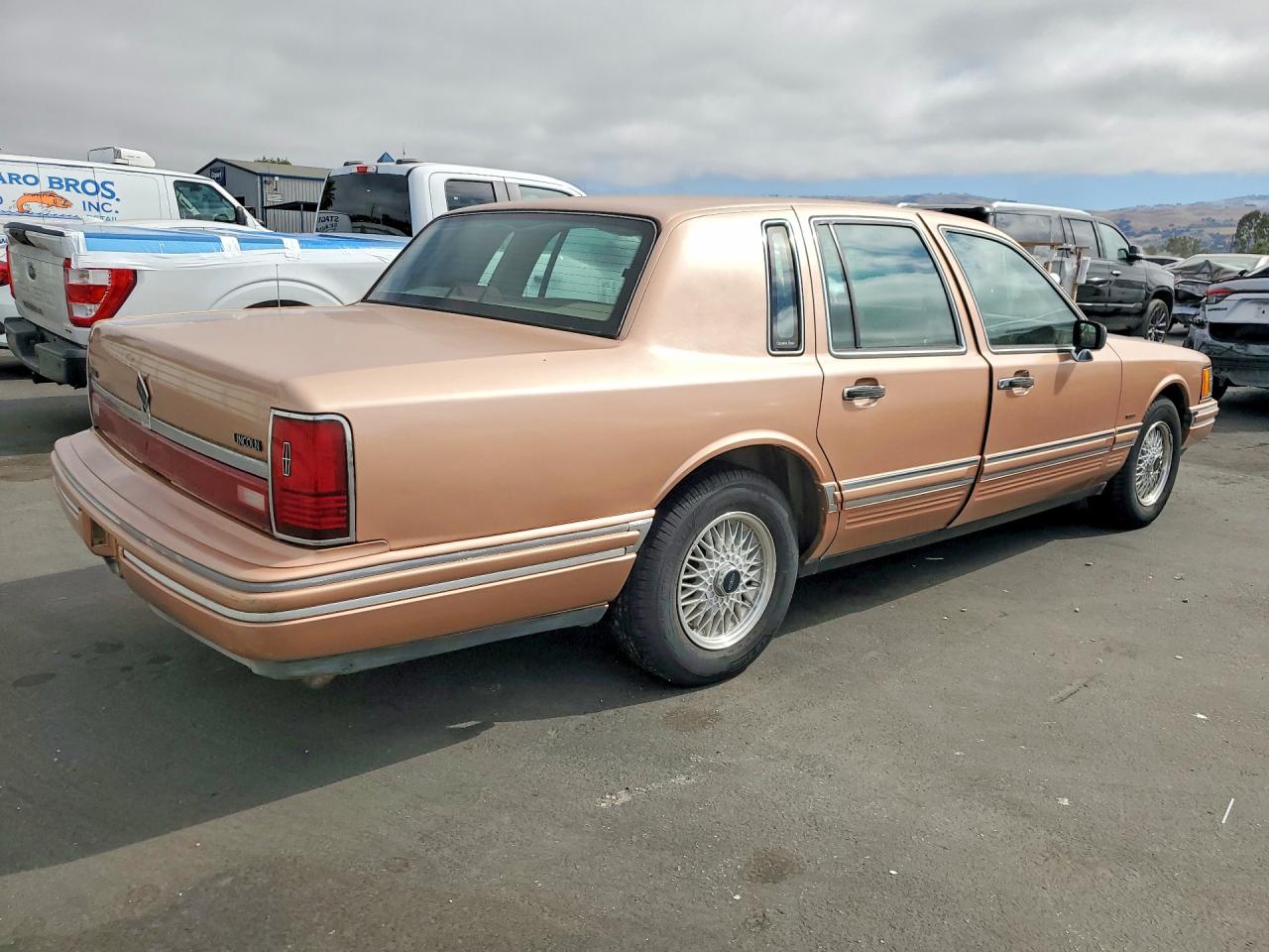 1994 Lincoln Town Car Executive Pink vin: 1LNLM81W5RY693239