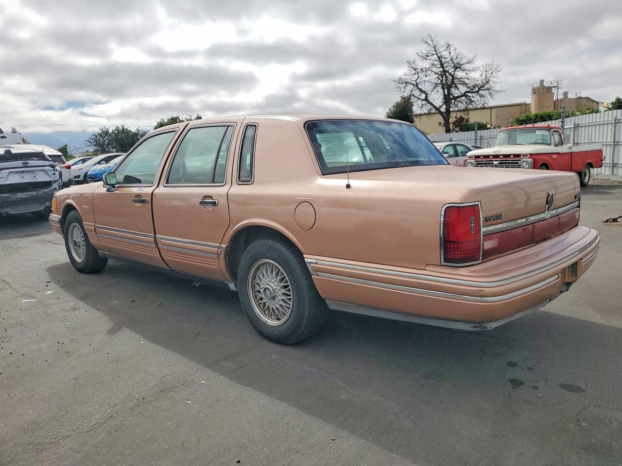 1994 Lincoln Town Car Executive Pink vin: 1LNLM81W5RY693239