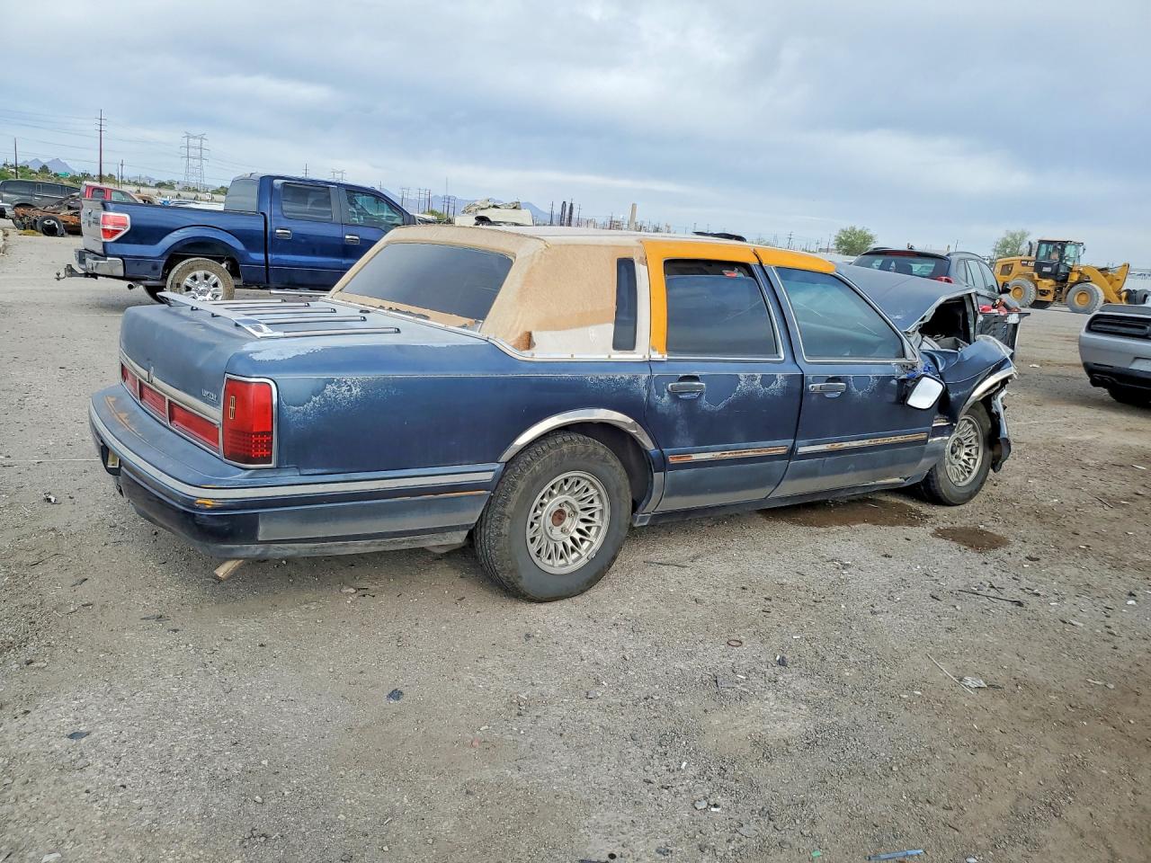 1997 Lincoln Town Car Executive Gray vin: 1LNLM81W5VY742868