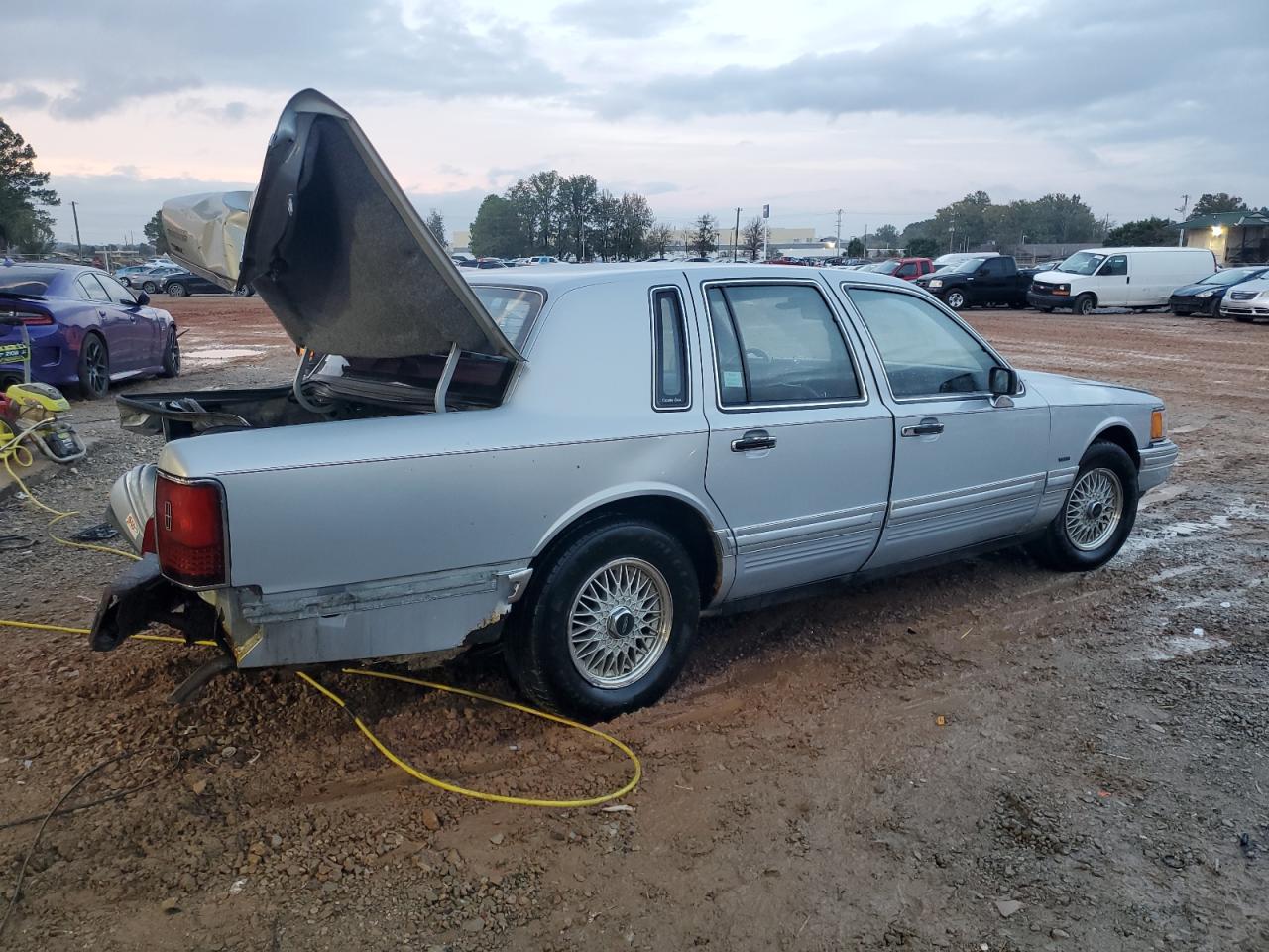 1993 Lincoln Town Car Executive Blue vin: 1LNLM81W7PY616000
