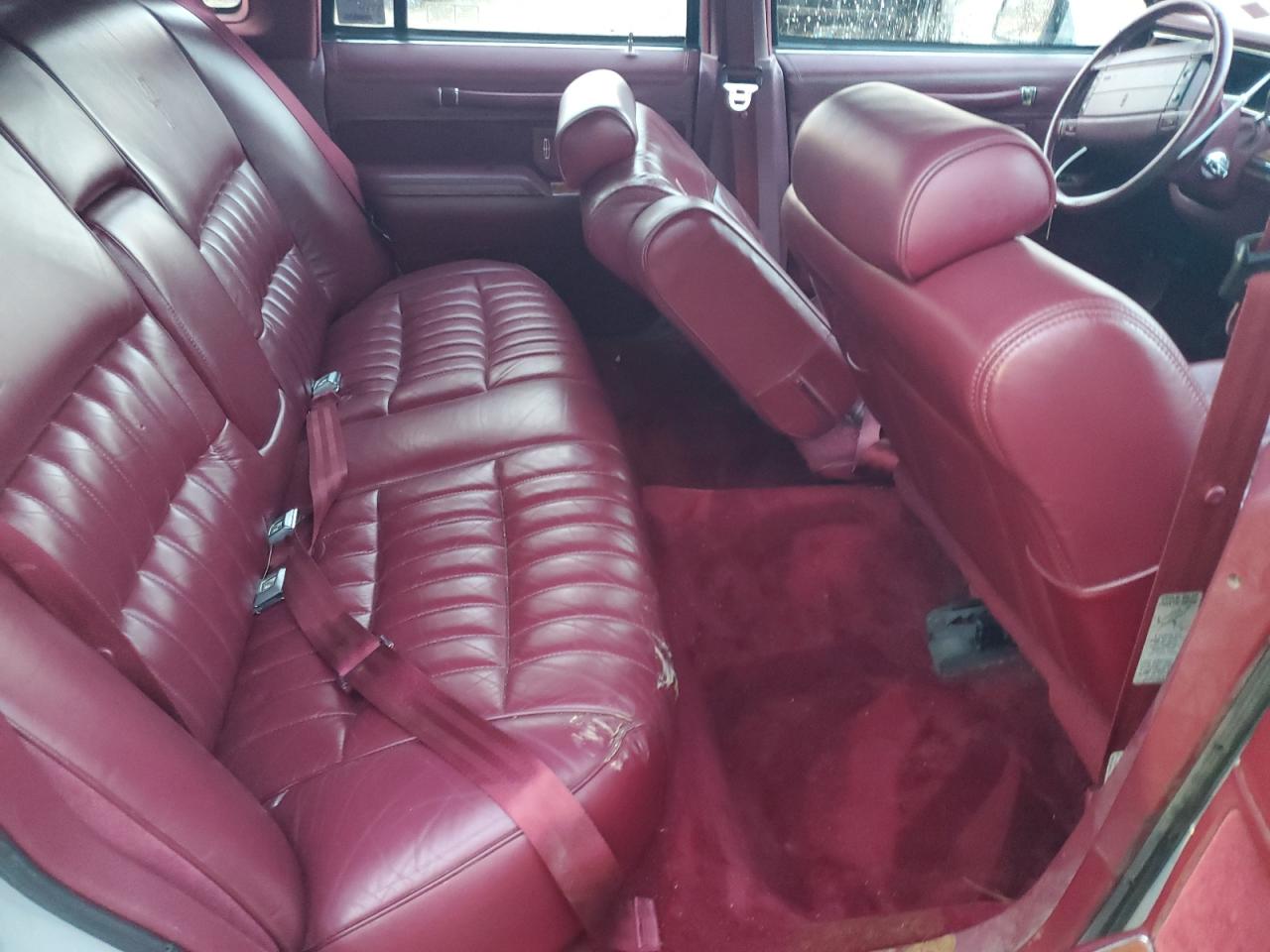 1993 Lincoln Town Car Executive Blue vin: 1LNLM81W7PY616000