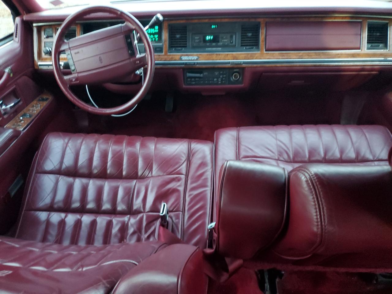 1993 Lincoln Town Car Executive Blue vin: 1LNLM81W7PY616000