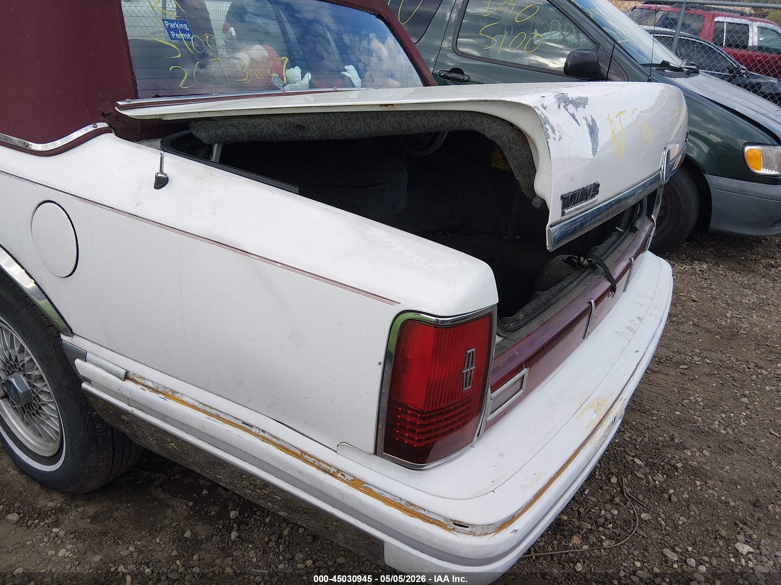 1993 Lincoln Town Car Executive White vin: 1LNLM81W7PY762543