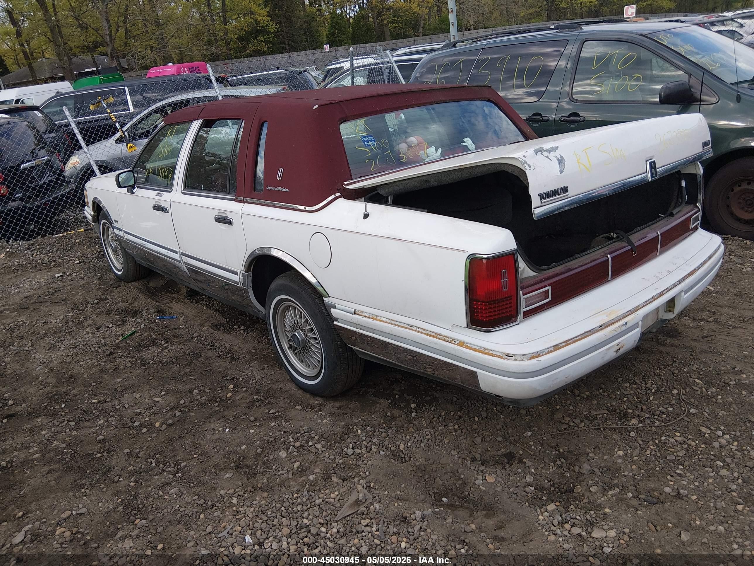 1993 Lincoln Town Car Executive White vin: 1LNLM81W7PY762543
