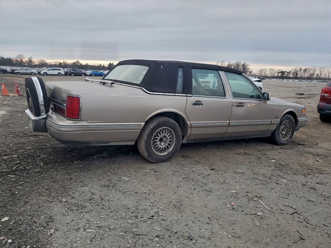 1995 Lincoln Town Car Executive Beige vin: 1LNLM81W7SY603062