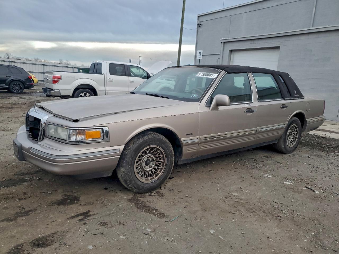 1995 Lincoln Town Car Executive Beige vin: 1LNLM81W7SY603062