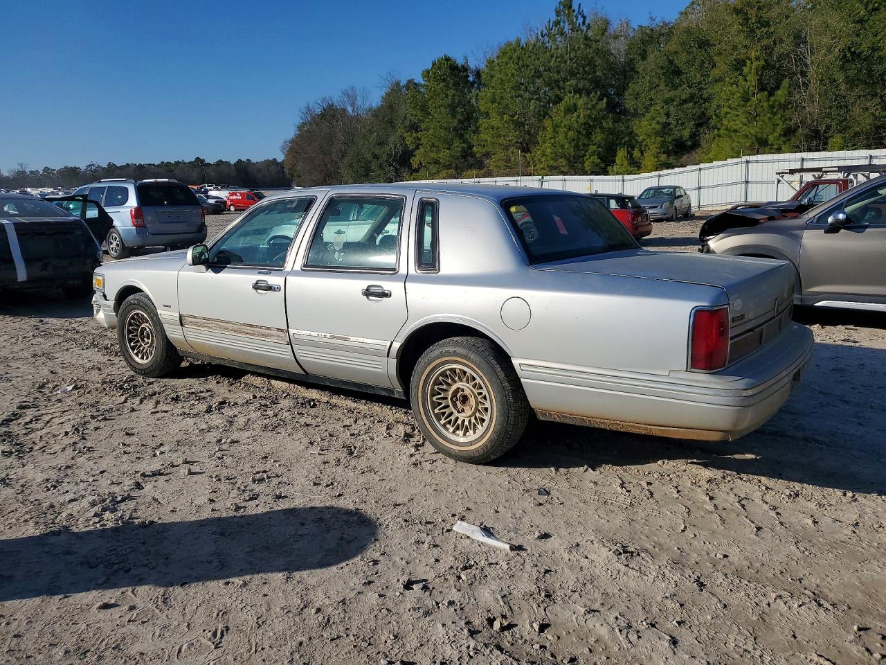 1995 Lincoln Town Car Executive Серебряный vin: 1LNLM81W7SY632173