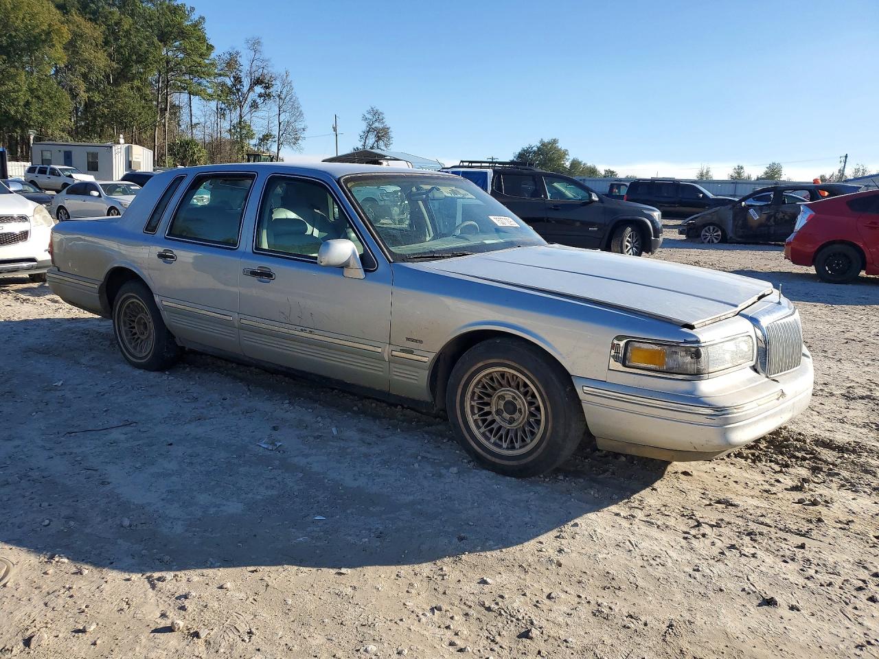 1995 Lincoln Town Car Executive Серебряный vin: 1LNLM81W7SY632173