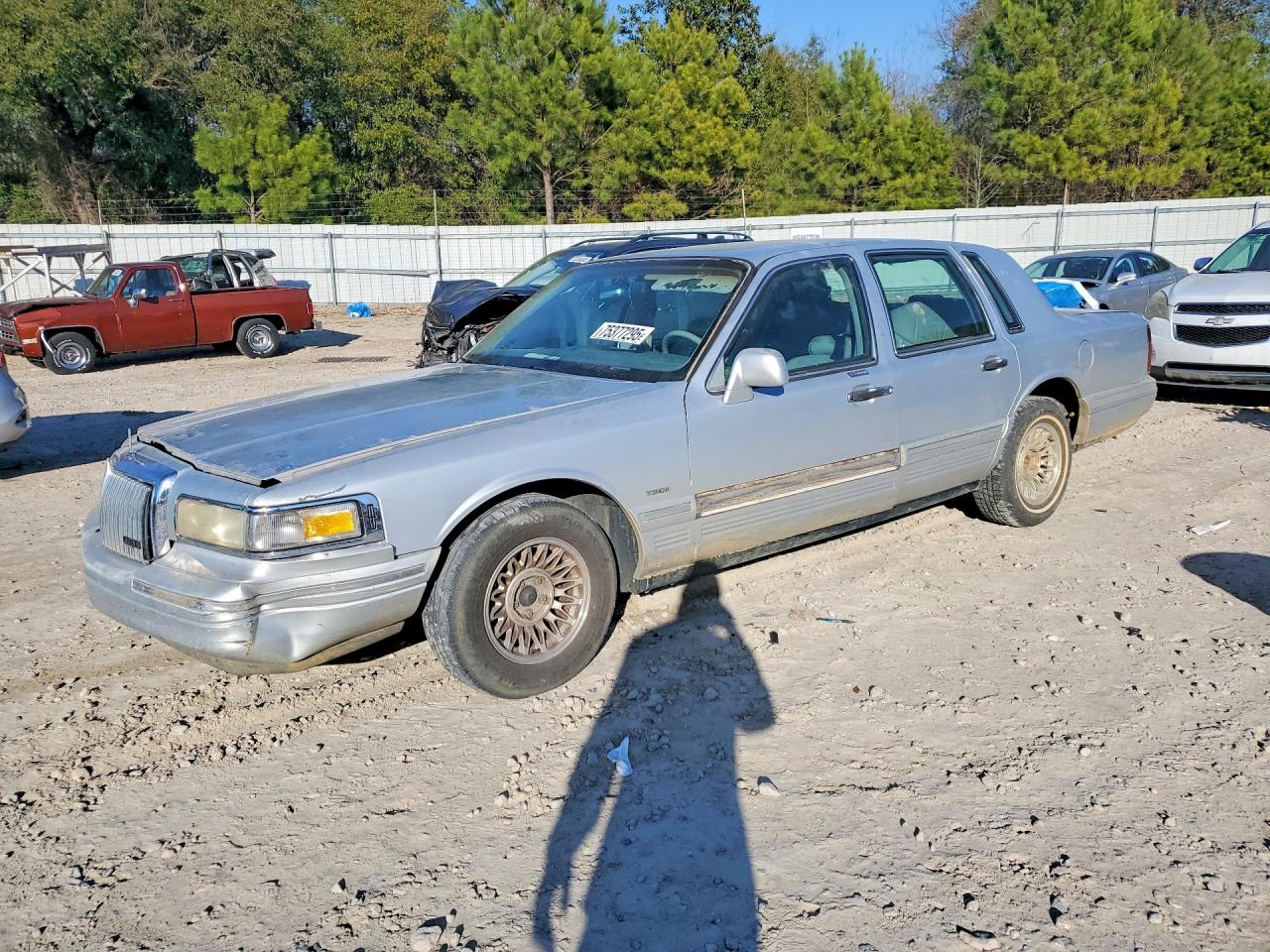 1995 Lincoln Town Car Executive Silver vin: 1LNLM81W7SY632173