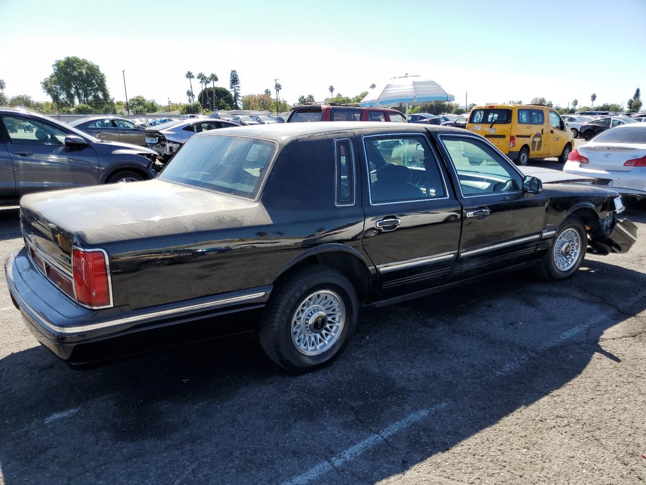 1995 Lincoln Town Car Executive Black vin: 1LNLM81W7SY682393