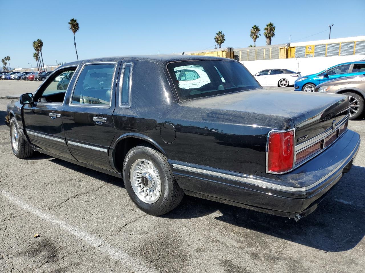 1995 Lincoln Town Car Executive Black vin: 1LNLM81W7SY682393