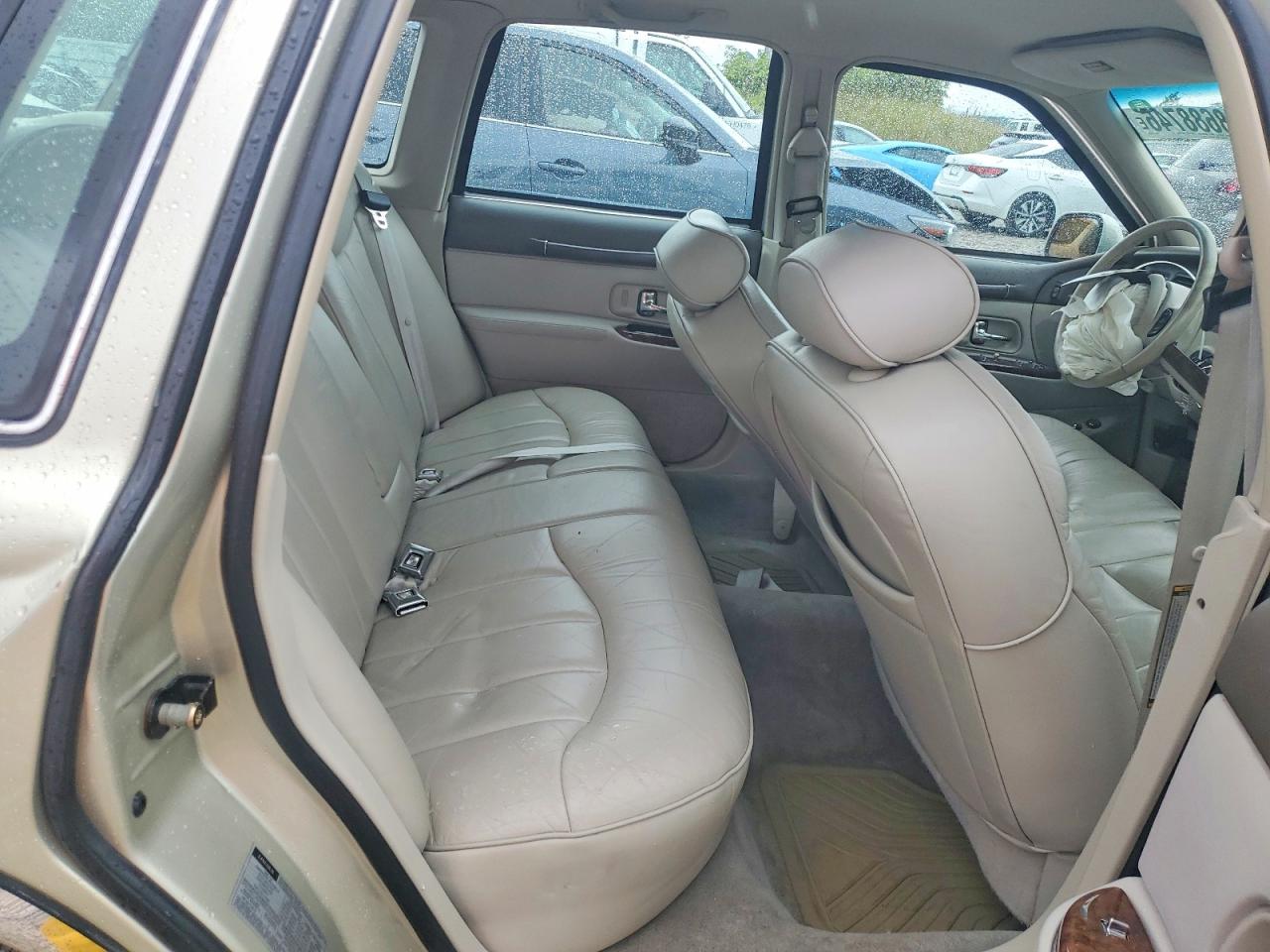1997 Lincoln Town Car Executive Бежевый vin: 1LNLM81W7VY726400