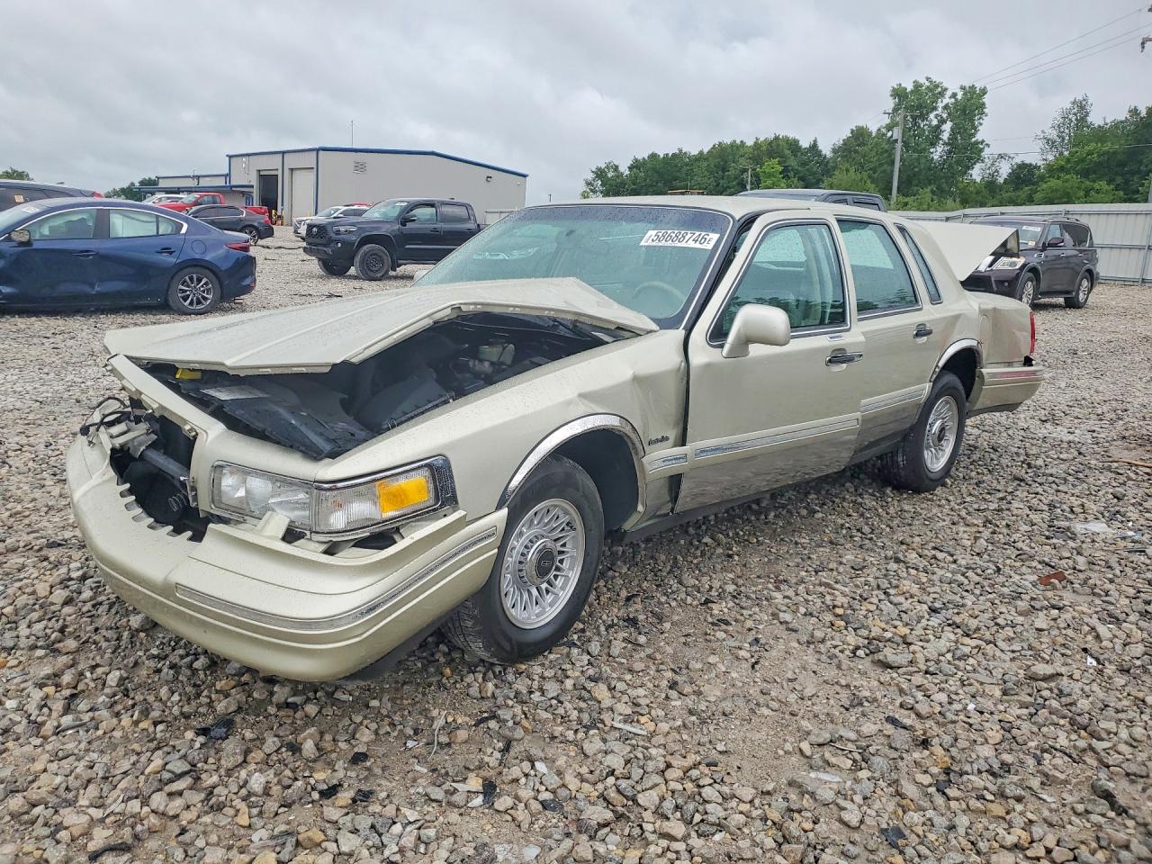 1997 Lincoln Town Car Executive Бежевый vin: 1LNLM81W7VY726400