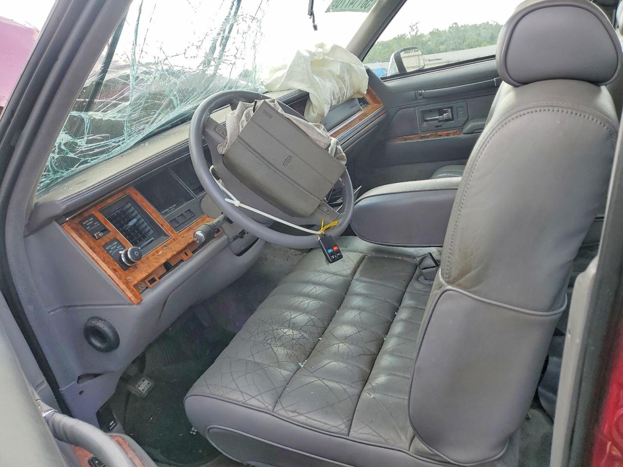1993 Lincoln Town Car Executive Красный vin: 1LNLM81W8PY773258