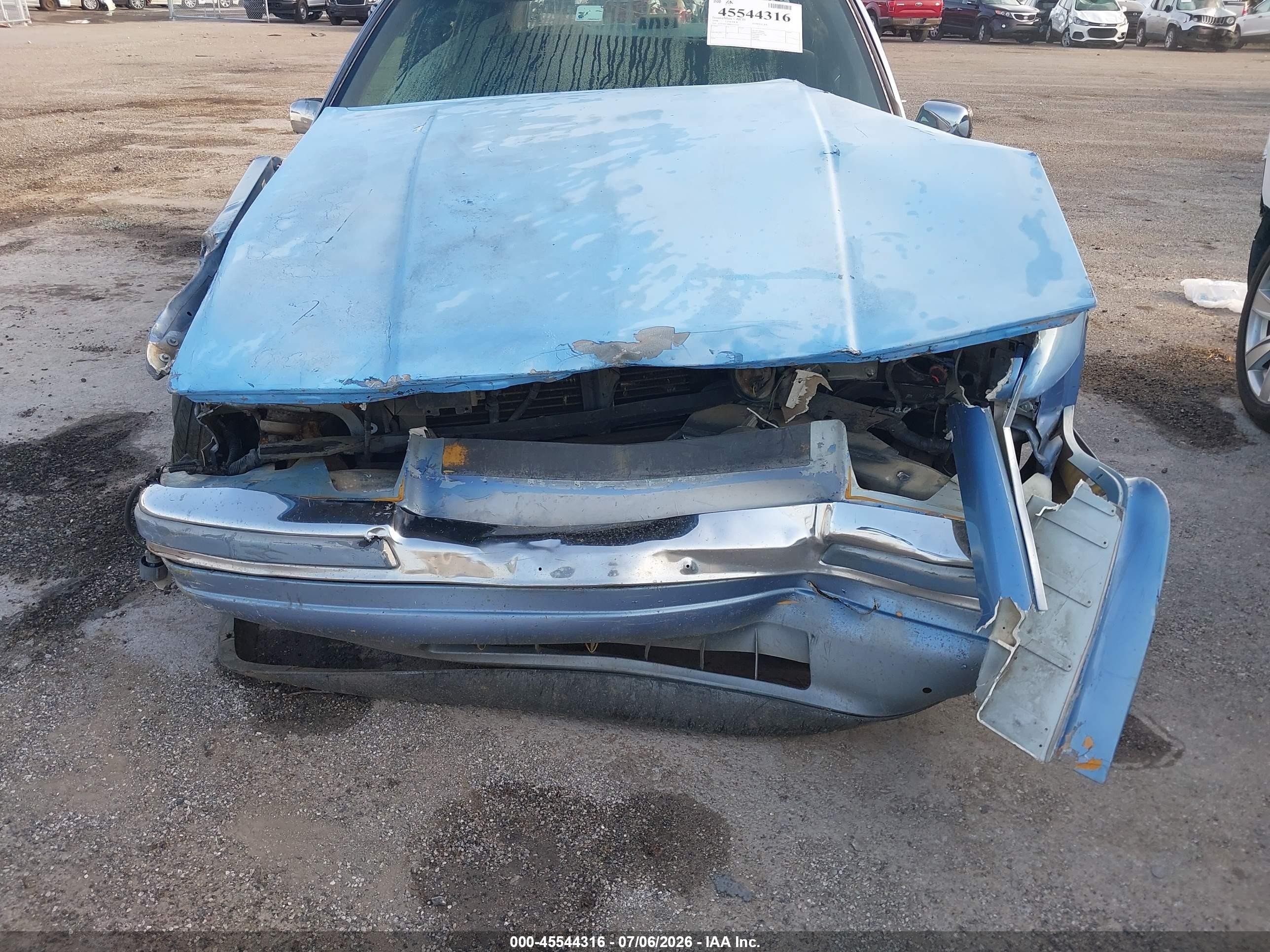1994 Lincoln Town Car Executive Light Blue vin: 1LNLM81W8RY754521