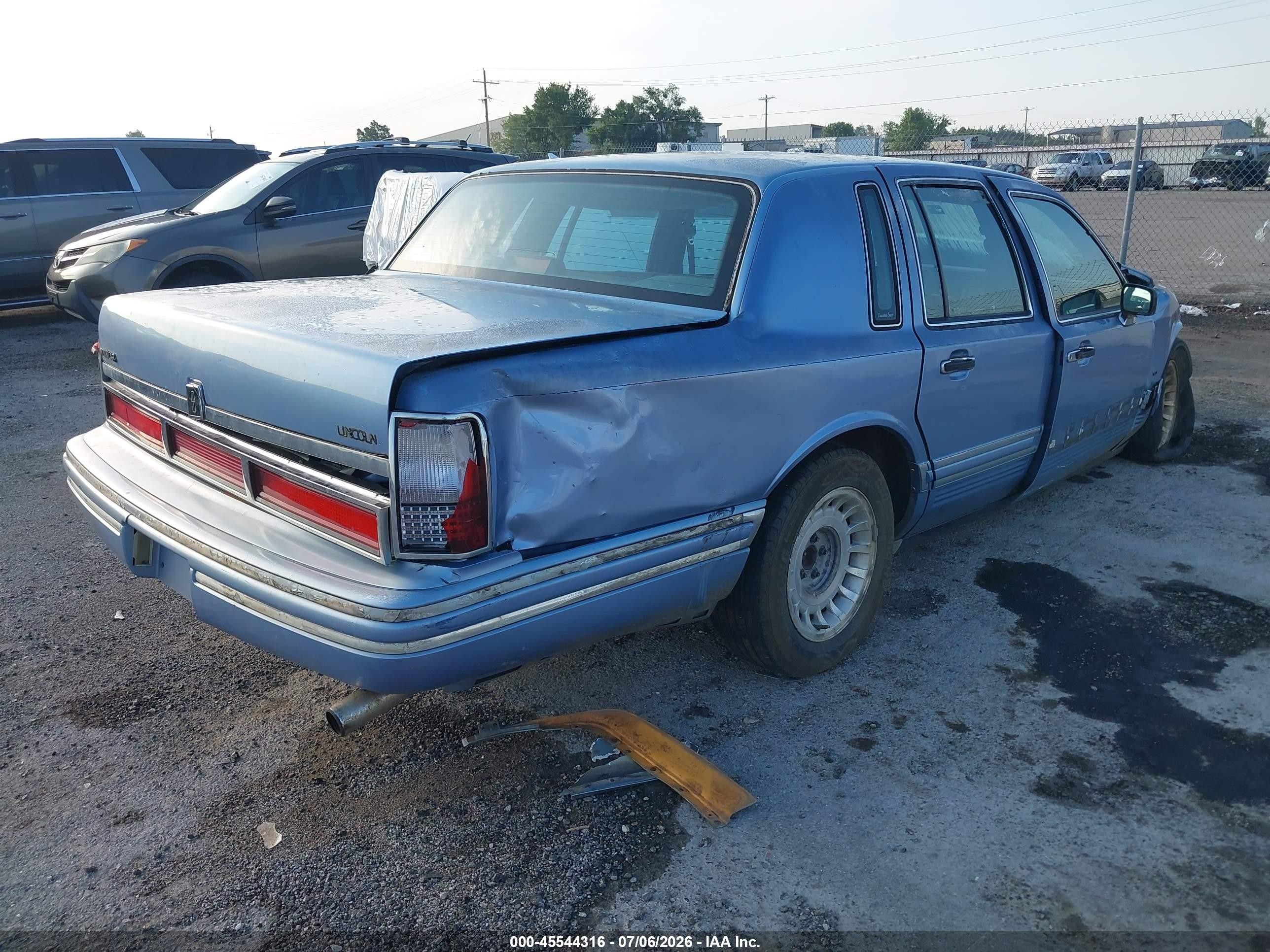 1994 Lincoln Town Car Executive Light Blue vin: 1LNLM81W8RY754521