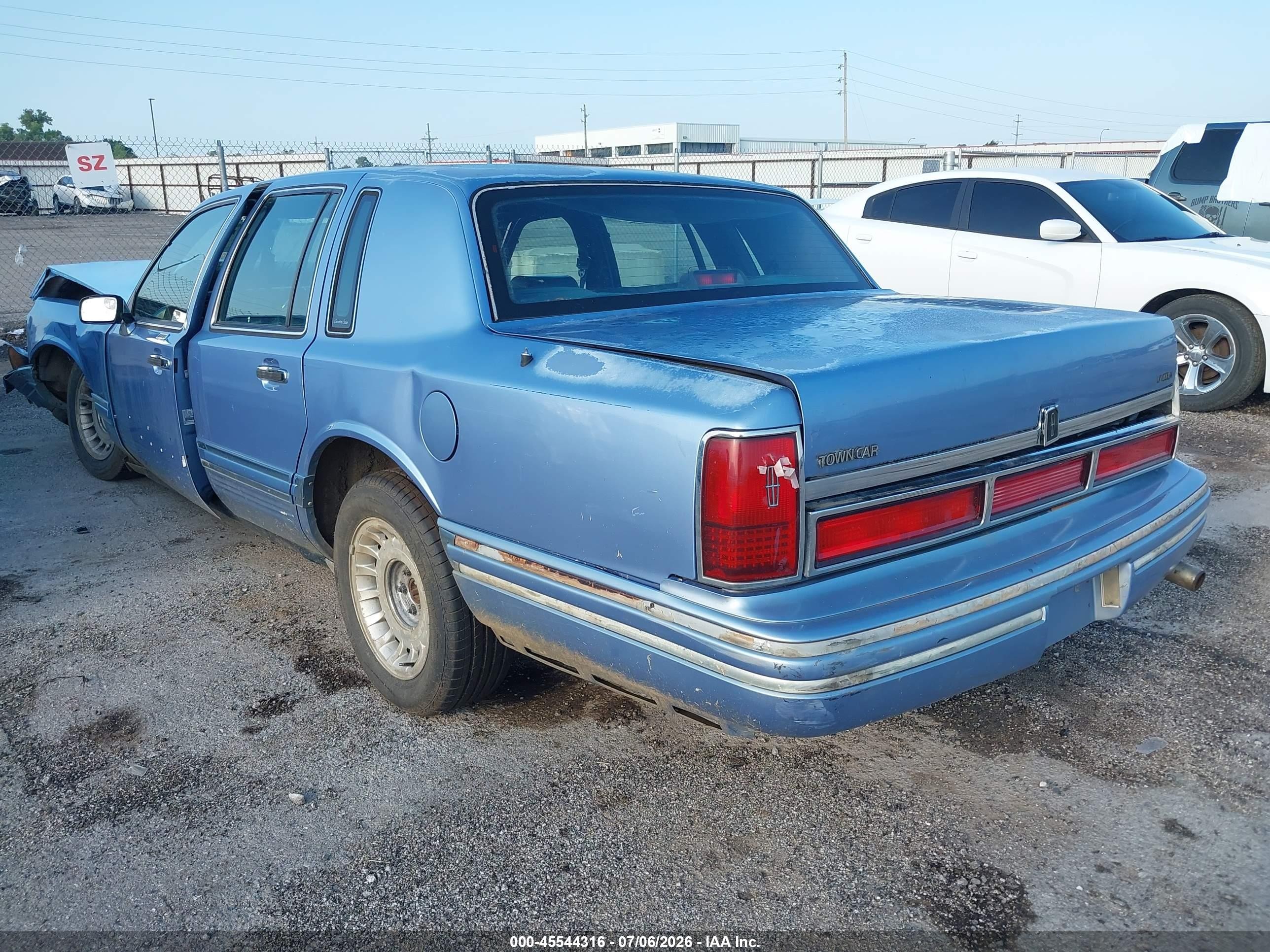 1994 Lincoln Town Car Executive Light Blue vin: 1LNLM81W8RY754521