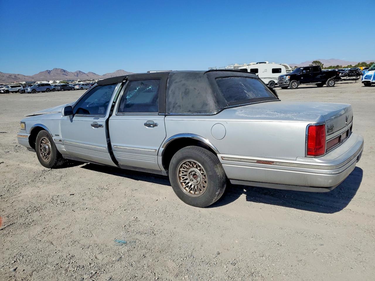 1995 Lincoln Town Car Executive Silver vin: 1LNLM81W8SY624387