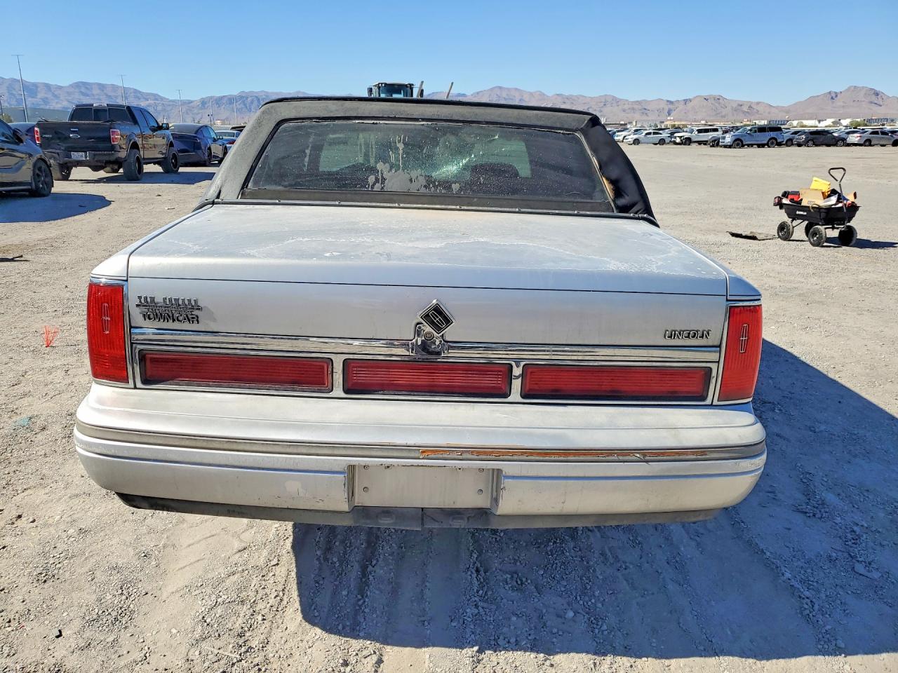 1995 Lincoln Town Car Executive Silver vin: 1LNLM81W8SY624387