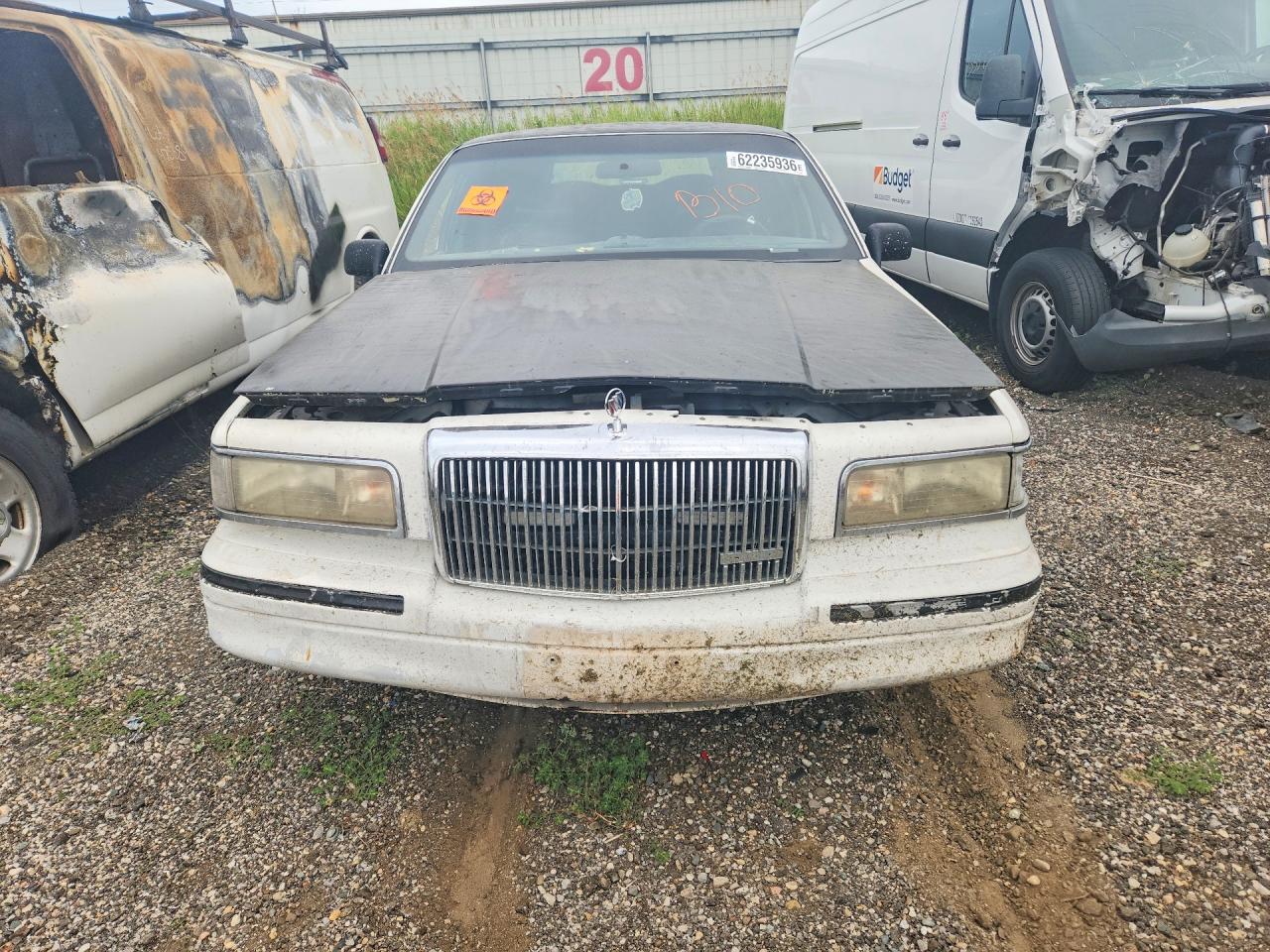 1995 Lincoln Town Car Executive White vin: 1LNLM81W9SY624754