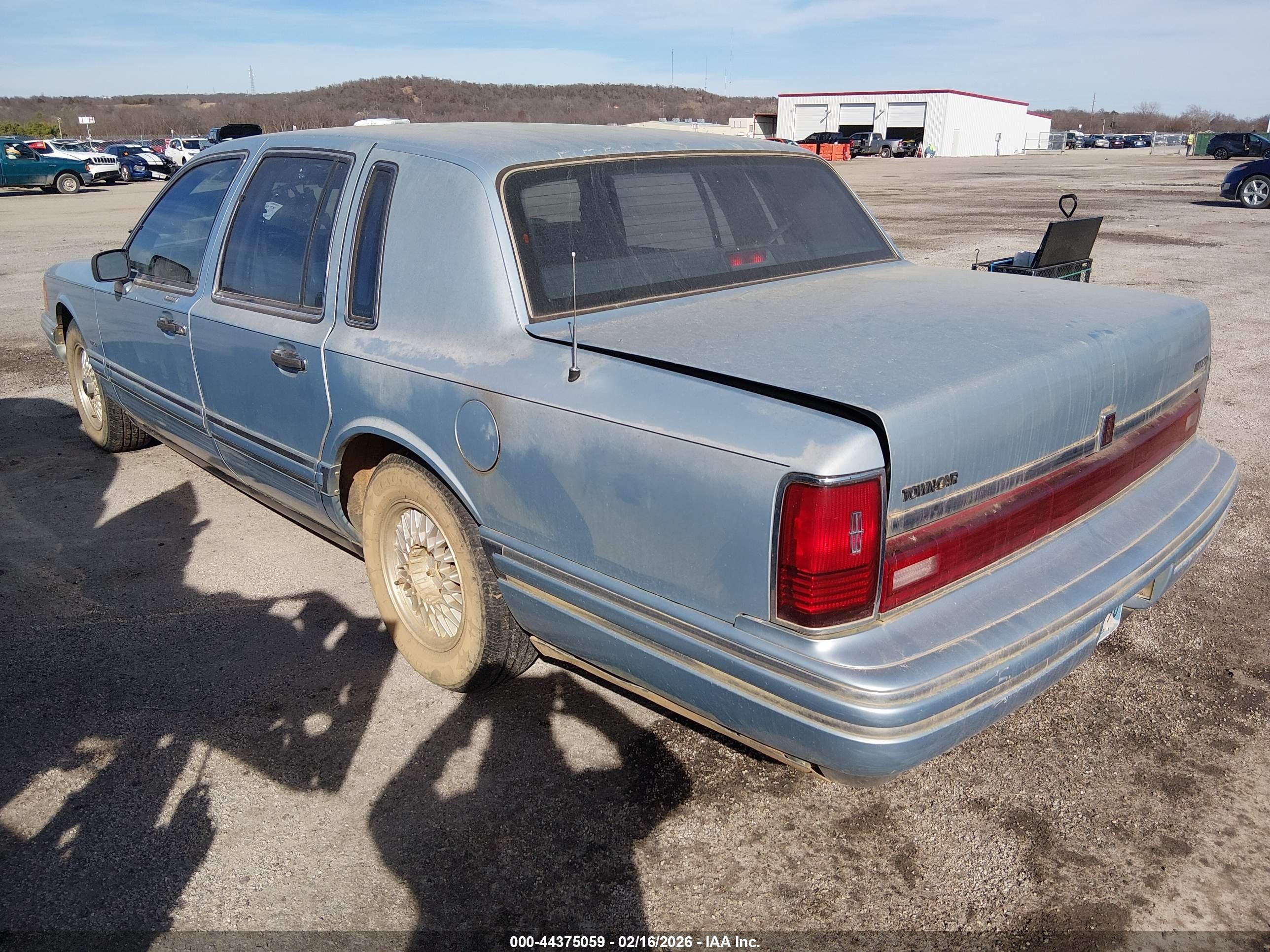 1992 Lincoln Town Car Executive Light Blue vin: 1LNLM81WXNY648307