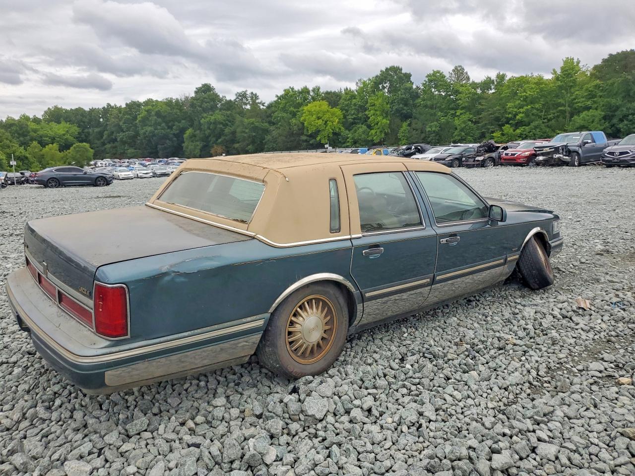 1996 Lincoln Town Car Executive Green vin: 1LNLM81WXTY618690