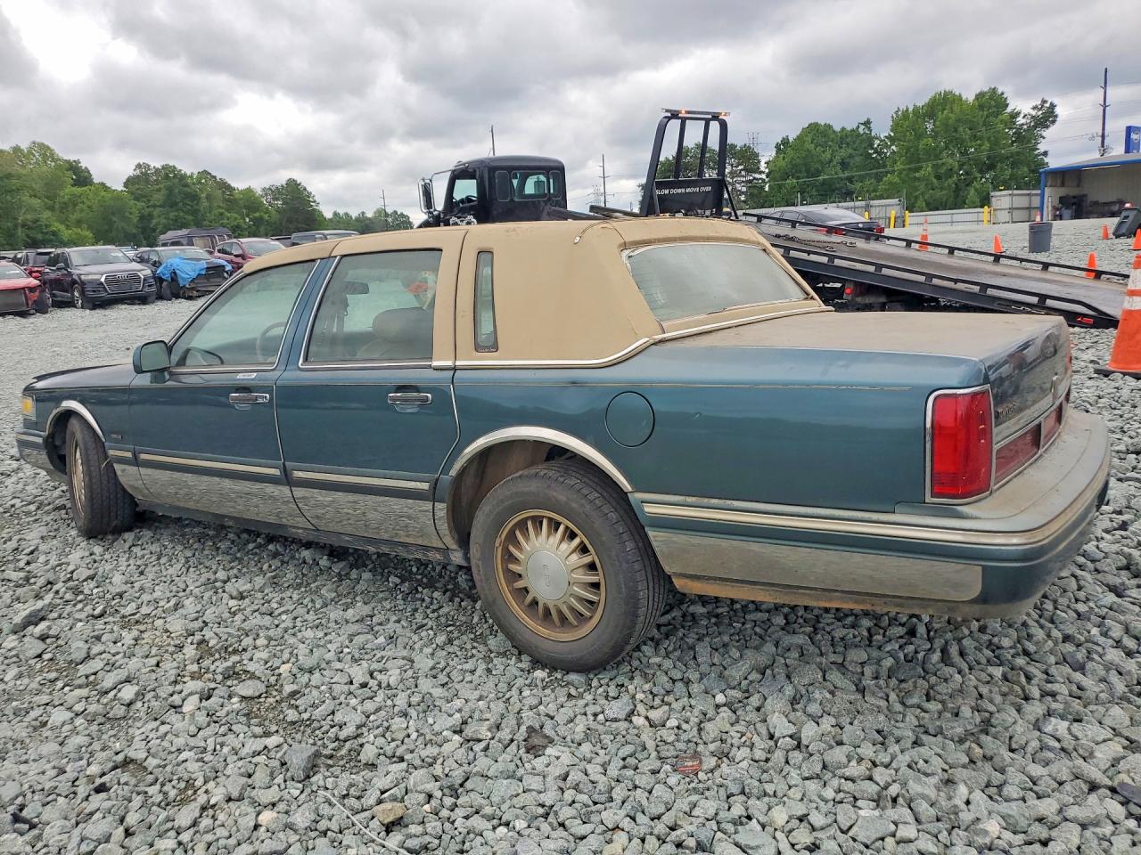 1996 Lincoln Town Car Executive Green vin: 1LNLM81WXTY618690