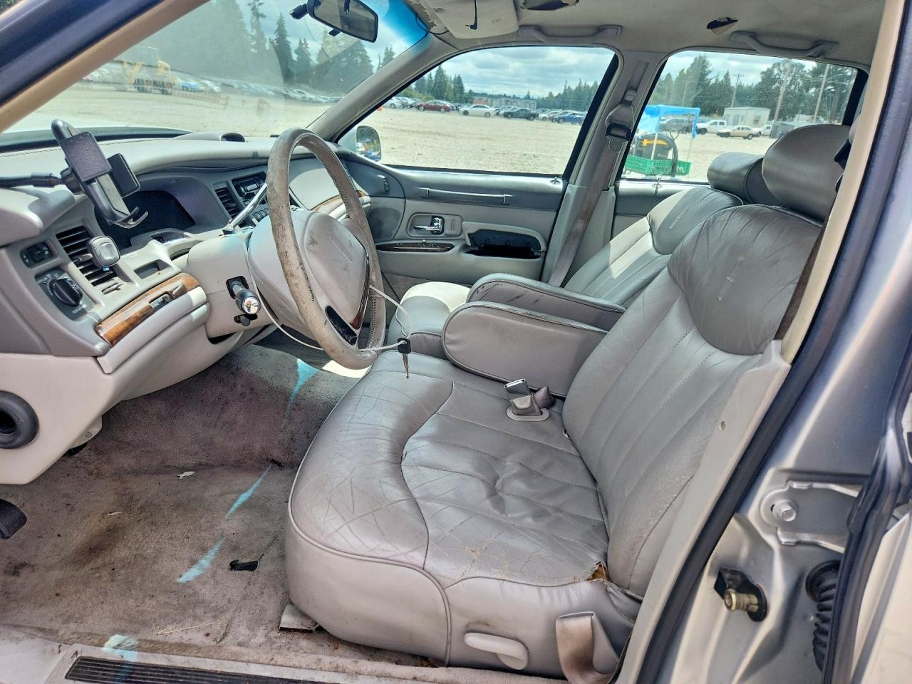 1996 Lincoln Town Car Executive Серебряный vin: 1LNLM81WXTY723066