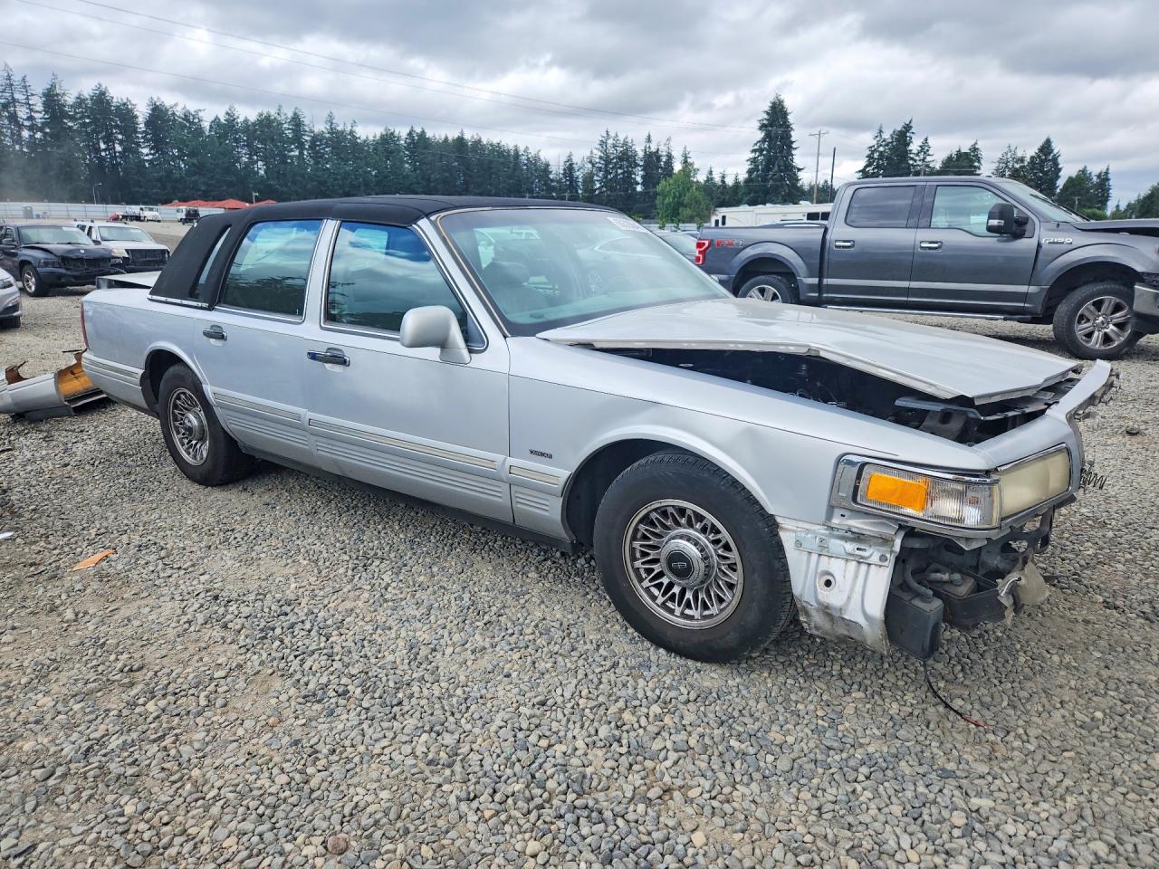 1996 Lincoln Town Car Executive Серебряный vin: 1LNLM81WXTY723066