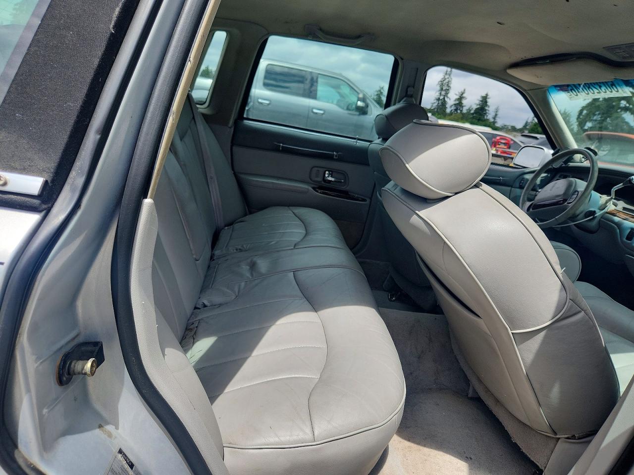 1996 Lincoln Town Car Executive Серебряный vin: 1LNLM81WXTY723066