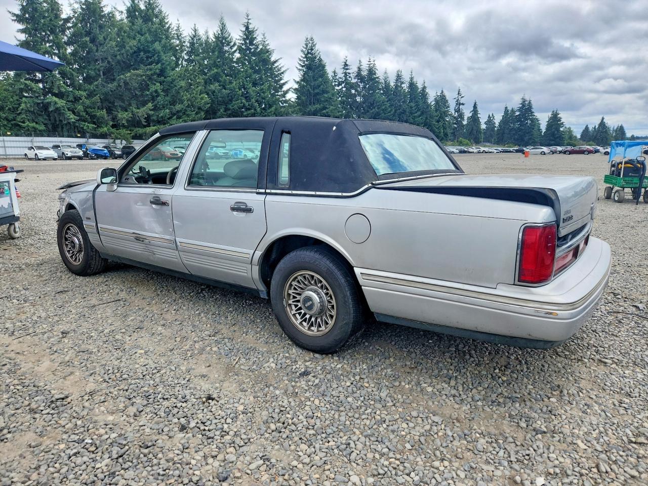 1996 Lincoln Town Car Executive Серебряный vin: 1LNLM81WXTY723066