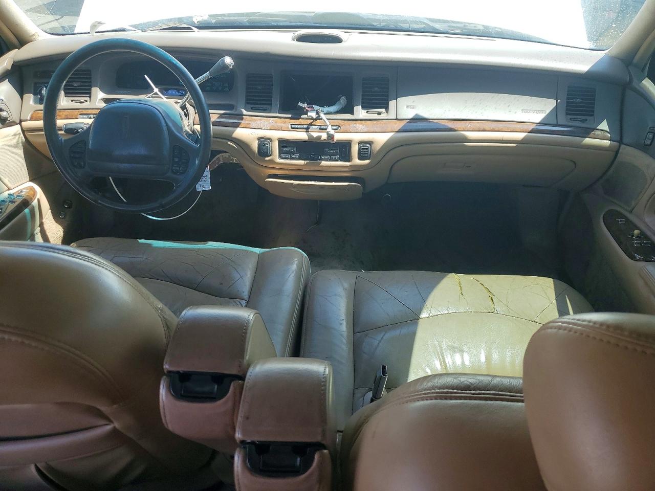 1997 Lincoln Town Car Signature Белый vin: 1LNLM82W0VY613905