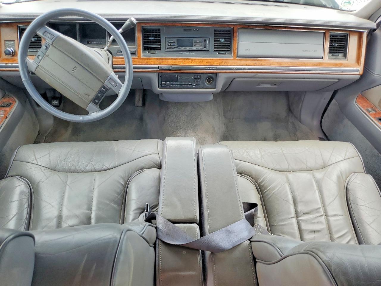 1994 Lincoln Town Car Signature Silver vin: 1LNLM82W2RY767022
