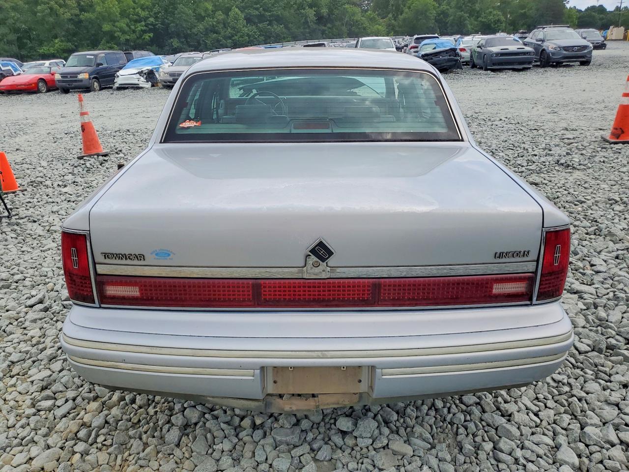 1994 Lincoln Town Car Signature Silver vin: 1LNLM82W2RY767022