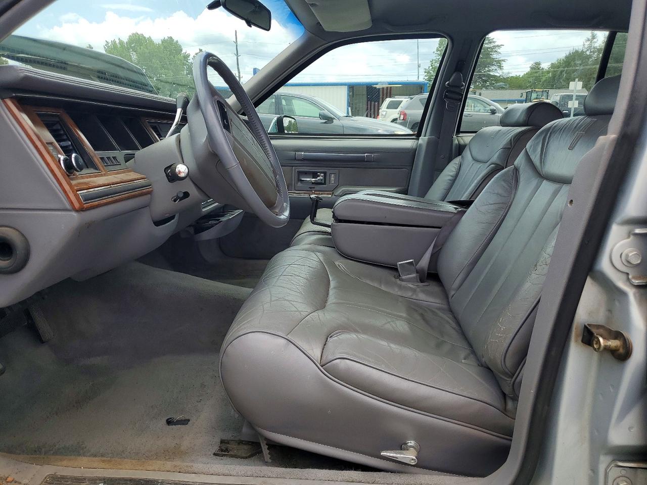 1994 Lincoln Town Car Signature Silver vin: 1LNLM82W2RY767022