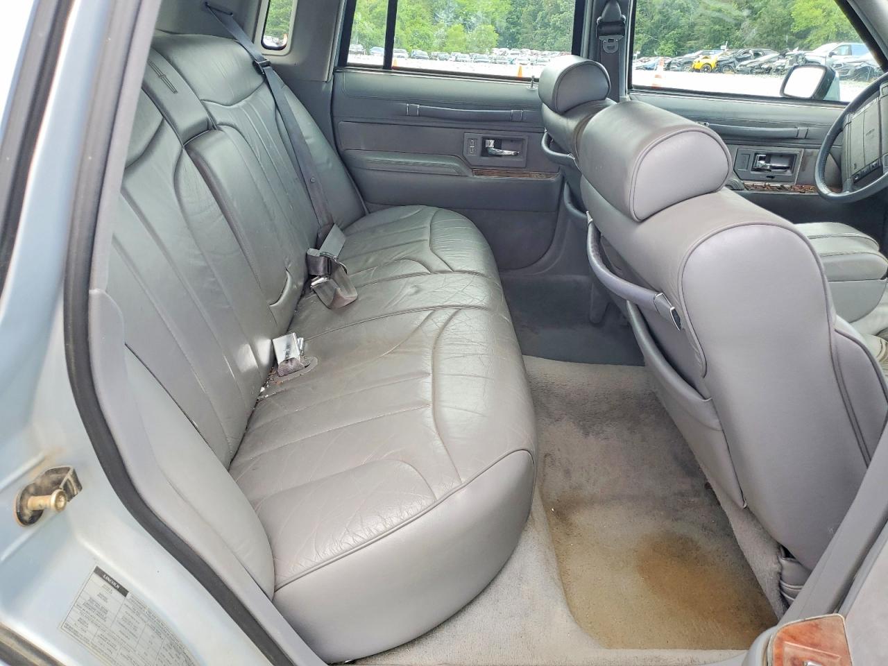 1994 Lincoln Town Car Signature Silver vin: 1LNLM82W2RY767022