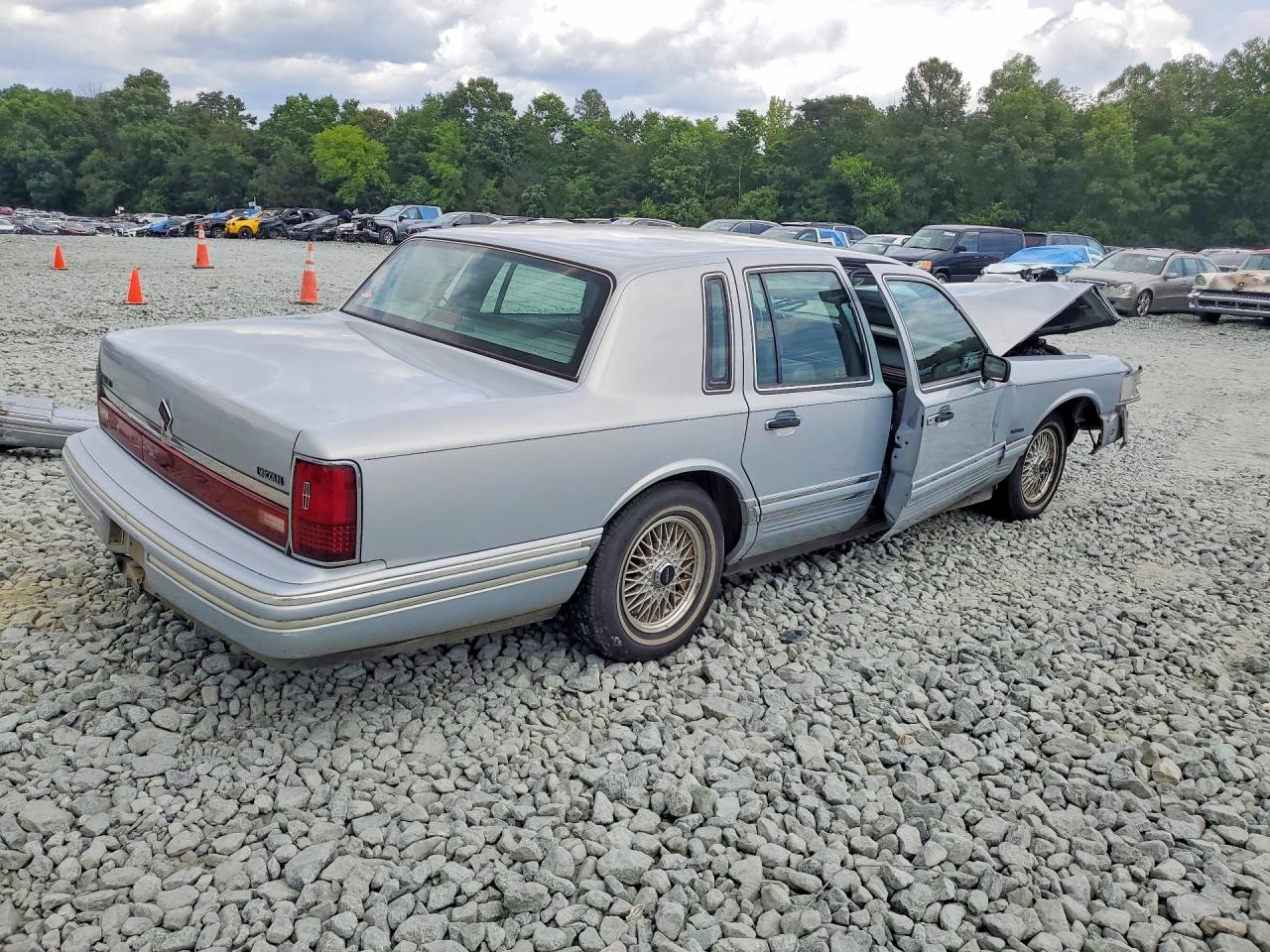 1994 Lincoln Town Car Signature Silver vin: 1LNLM82W2RY767022