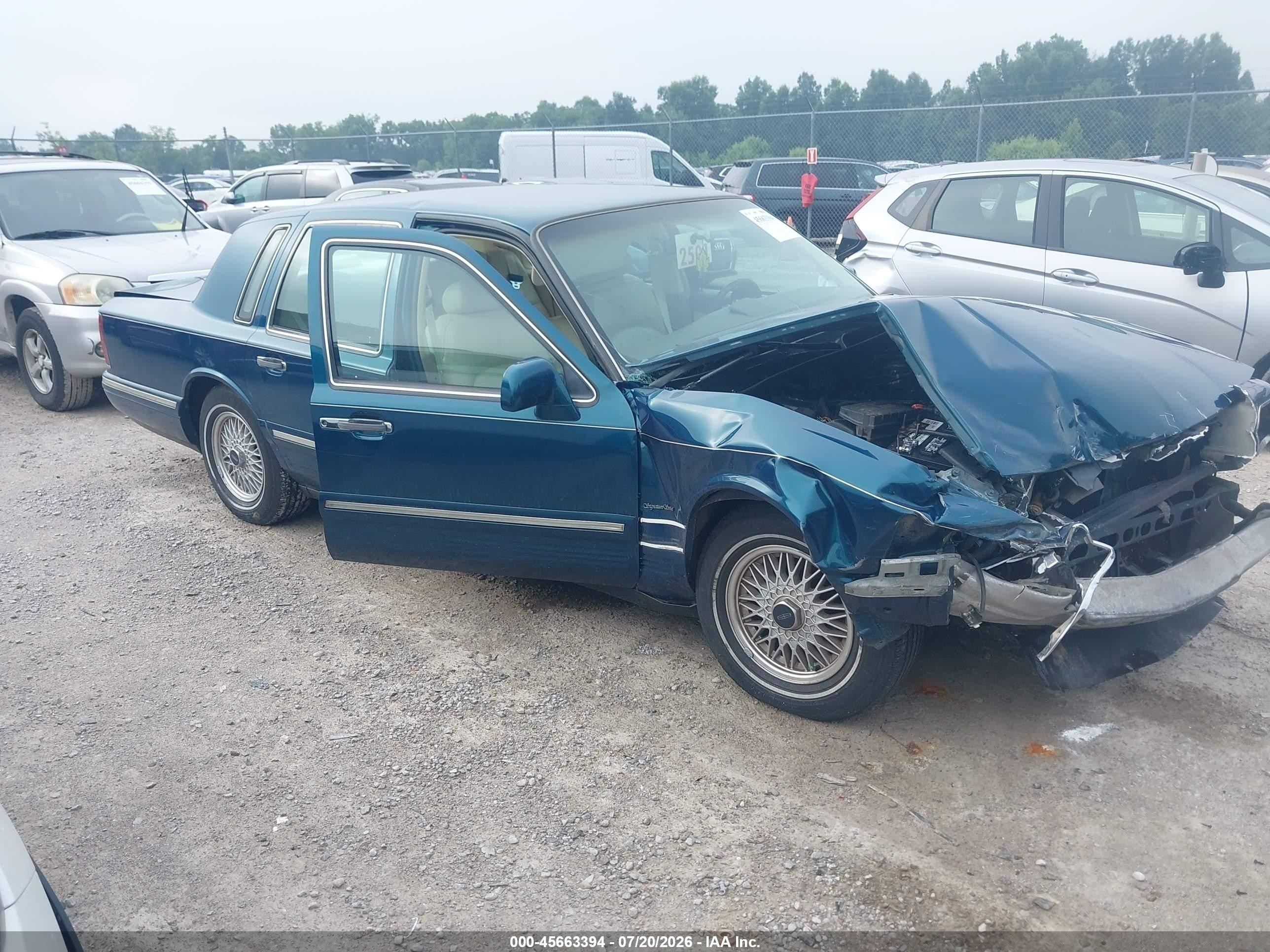 1997 Lincoln Town Car Signature Blue vin: 1LNLM82W2VY671949