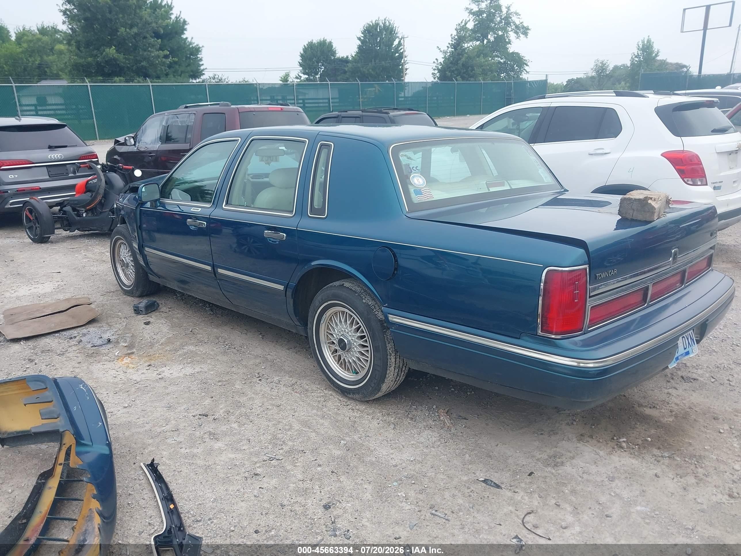 1997 Lincoln Town Car Signature Blue vin: 1LNLM82W2VY671949