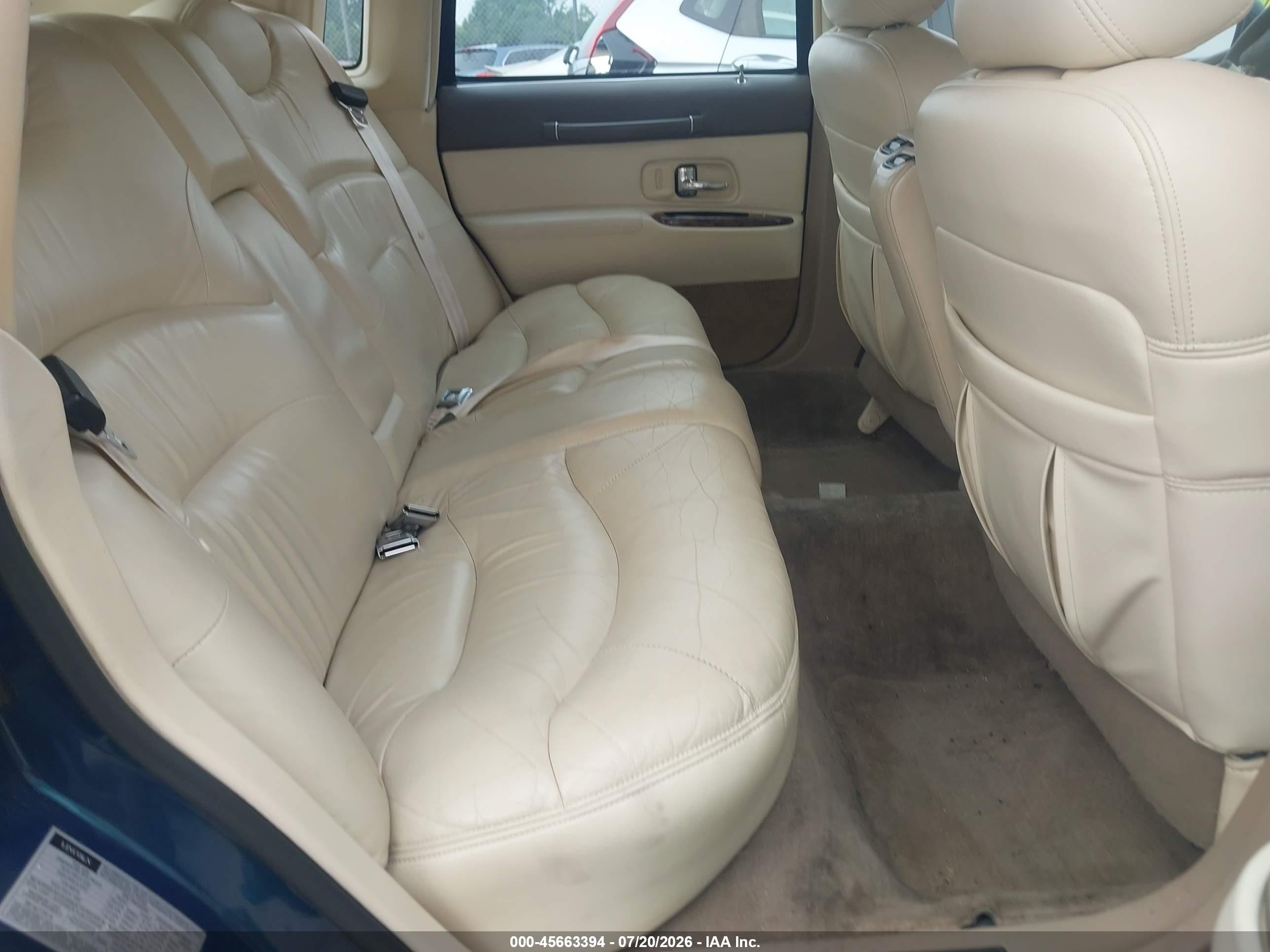 1997 Lincoln Town Car Signature Blue vin: 1LNLM82W2VY671949