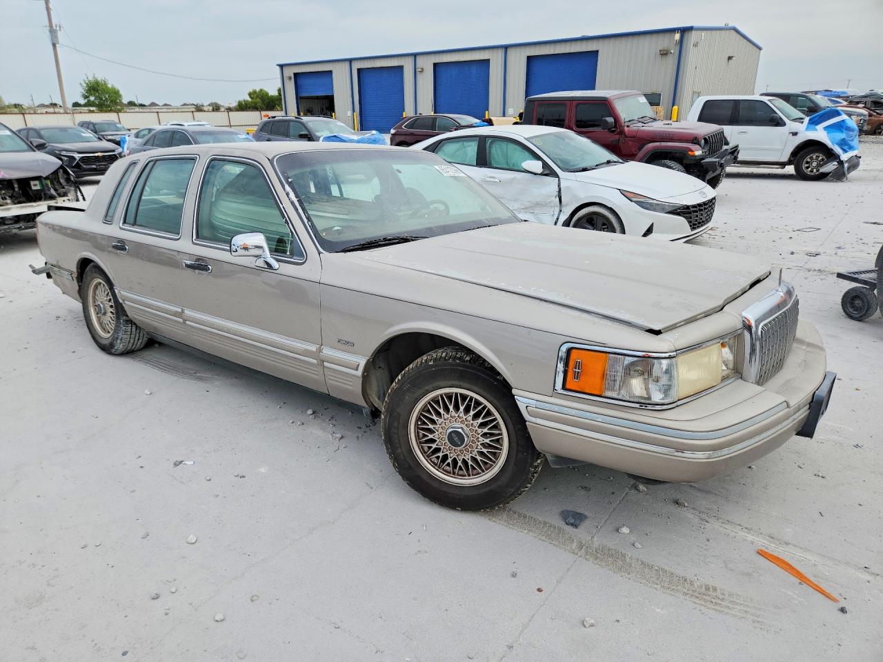 1994 Lincoln Town Car Signature Желто-коричневый vin: 1LNLM82W3RY647410