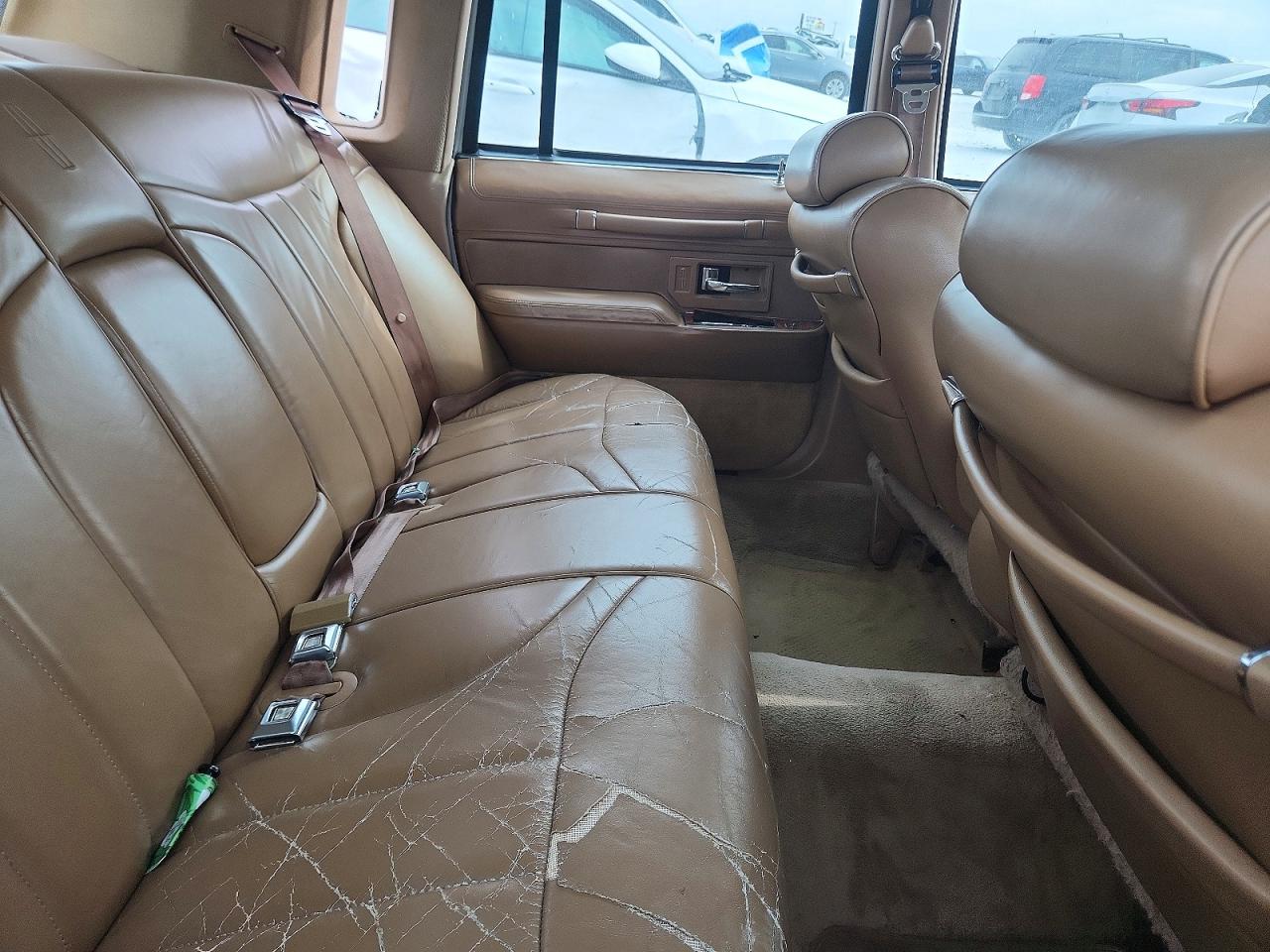 1994 Lincoln Town Car Signature Желто-коричневый vin: 1LNLM82W3RY647410