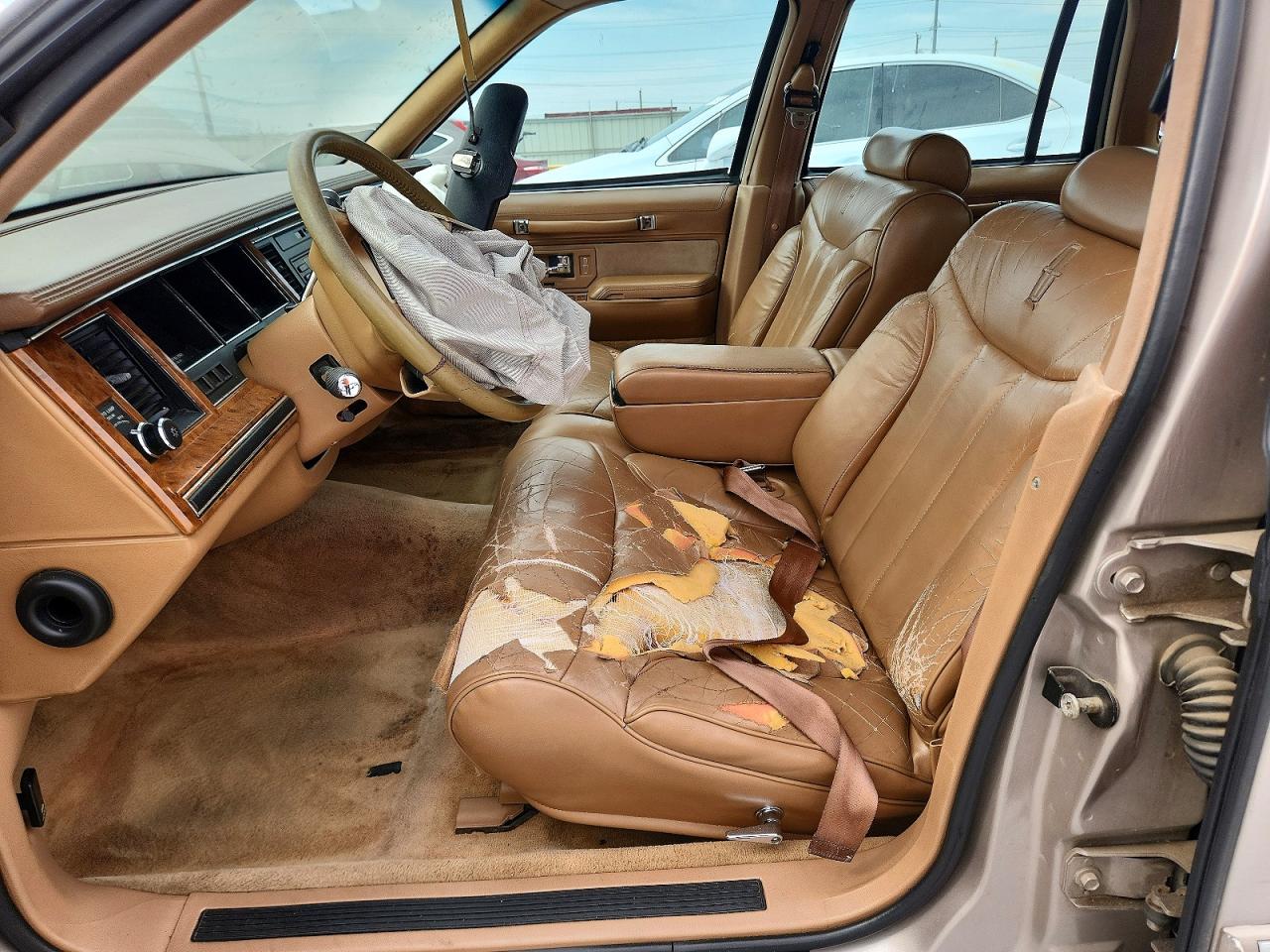 1994 Lincoln Town Car Signature Желто-коричневый vin: 1LNLM82W3RY647410