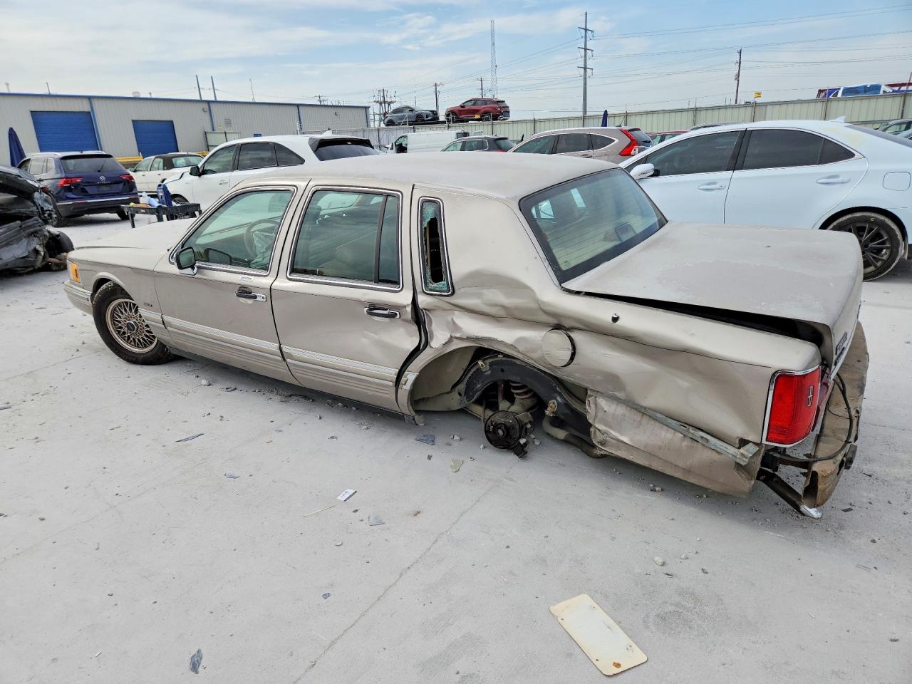 1994 Lincoln Town Car Signature Желто-коричневый vin: 1LNLM82W3RY647410