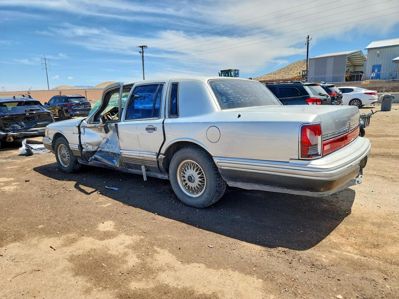 1994 Lincoln Town Car Signature Silver vin: 1LNLM82W4RY630745