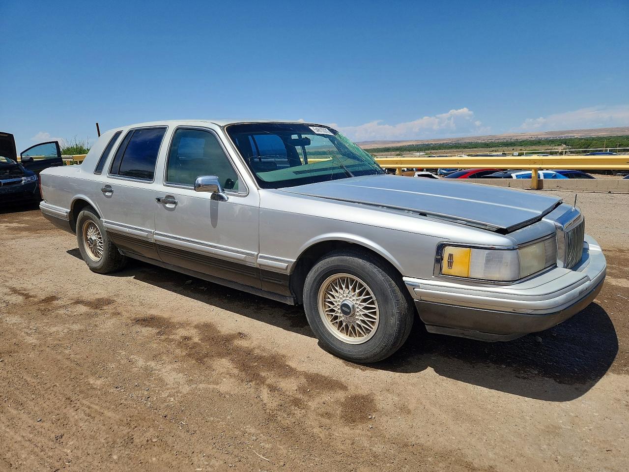 1994 Lincoln Town Car Signature Silver vin: 1LNLM82W4RY630745