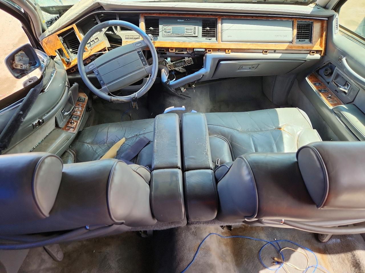 1994 Lincoln Town Car Signature Silver vin: 1LNLM82W4RY630745