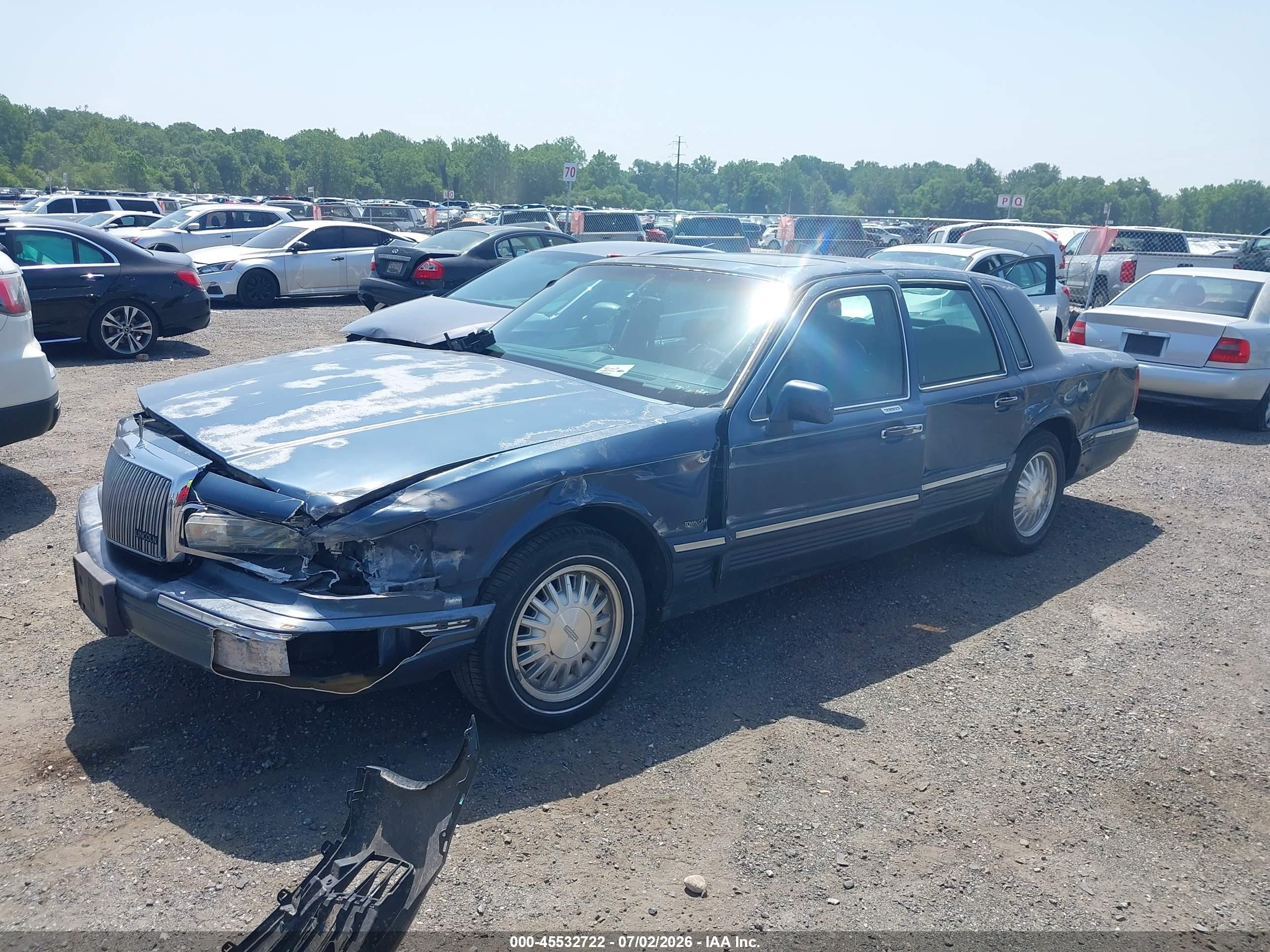1996 Lincoln Town Car Sgn/dmnd Anv/cypress/jn Blue vin: 1LNLM82W4TY669908