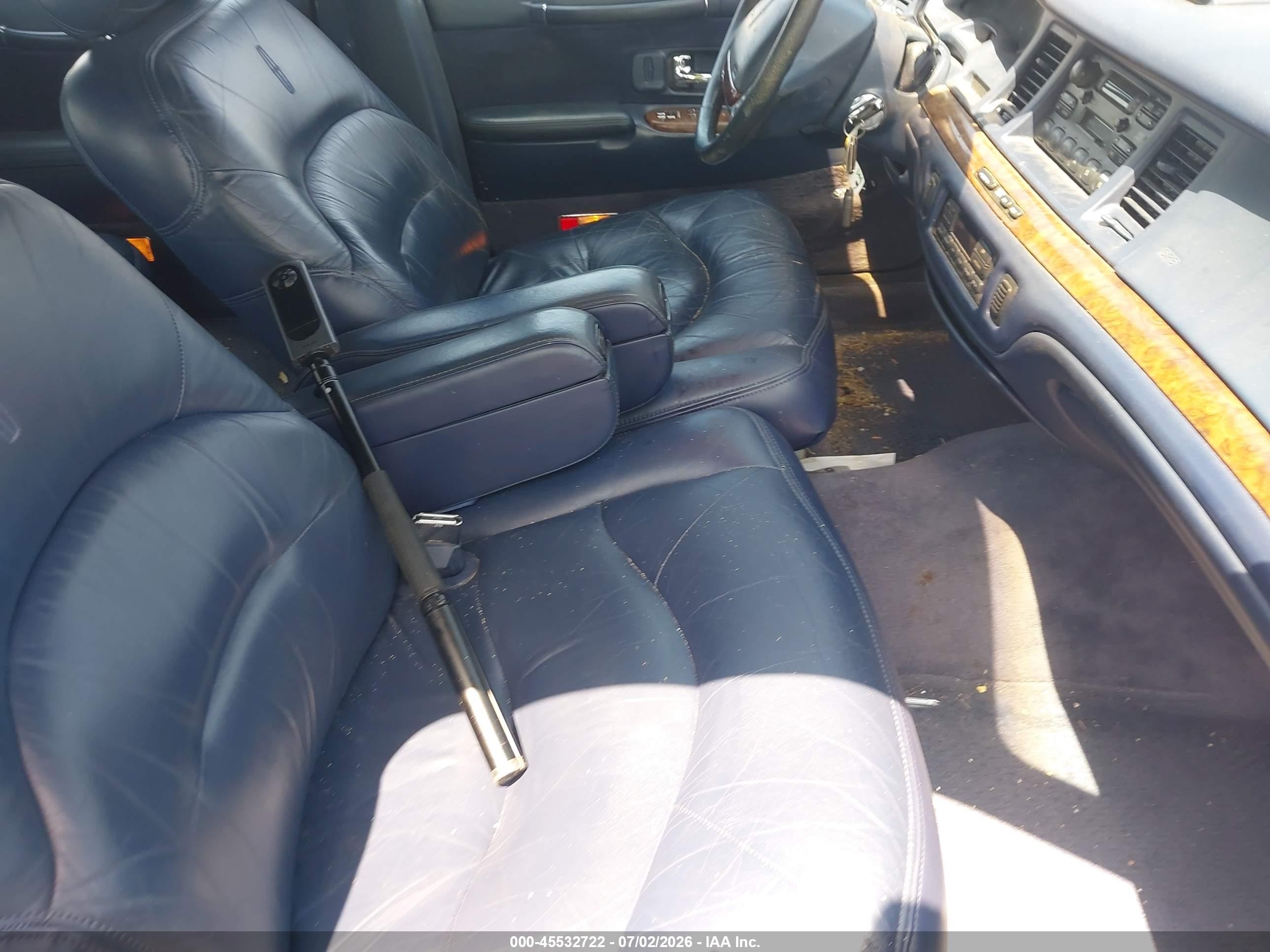 1996 Lincoln Town Car Sgn/dmnd Anv/cypress/jn Blue vin: 1LNLM82W4TY669908
