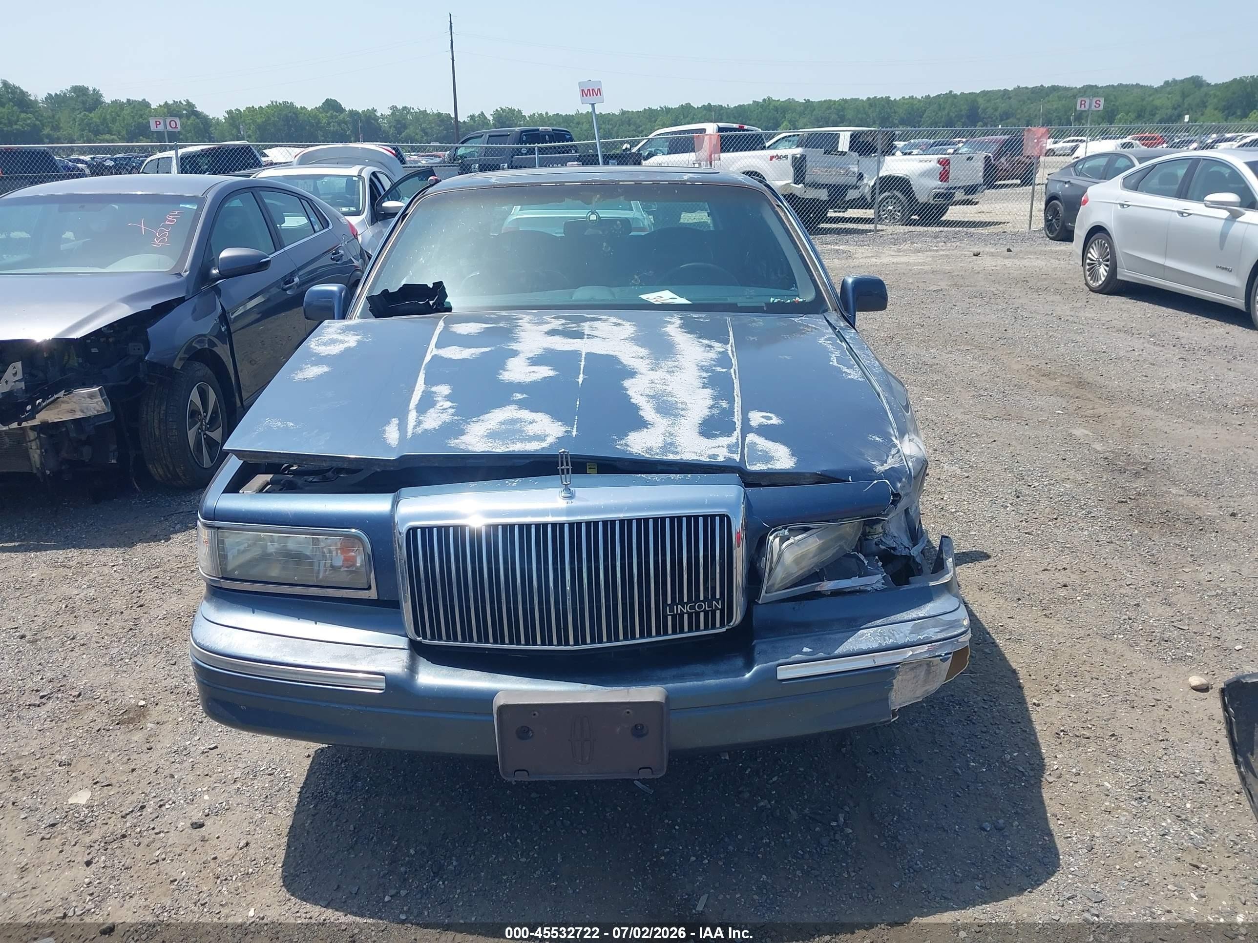 1996 Lincoln Town Car Sgn/dmnd Anv/cypress/jn Blue vin: 1LNLM82W4TY669908